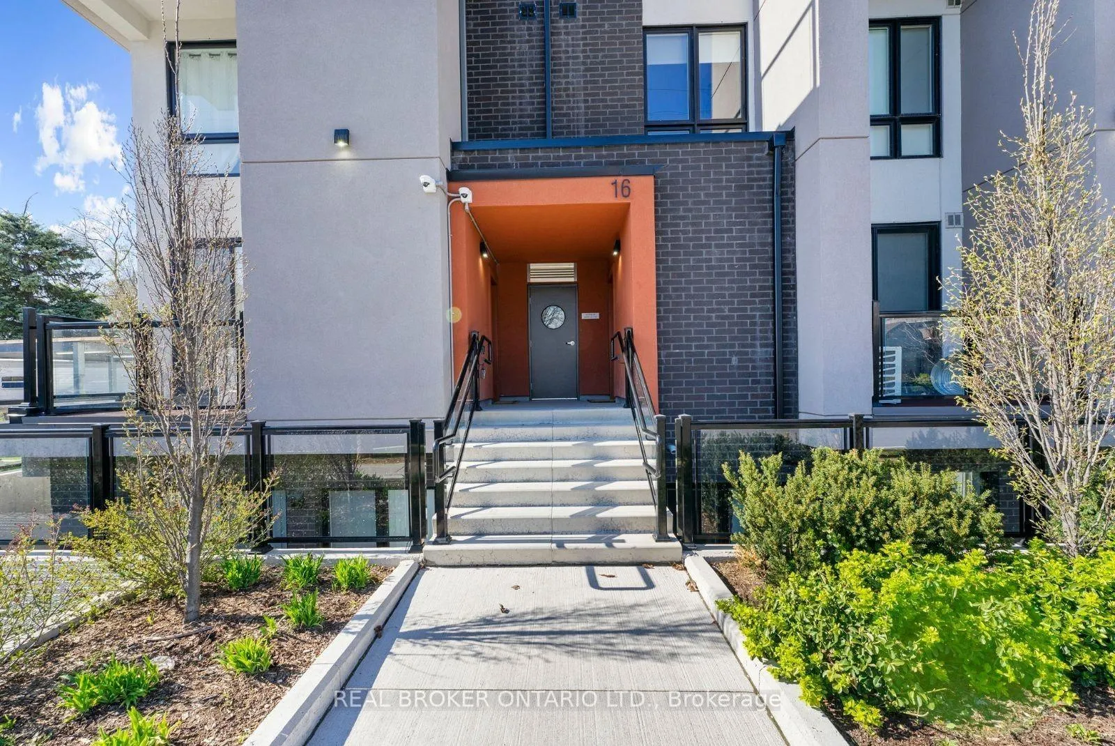 Photo 2 of Unit 5, 16 Marquette Avenue, Toronto, Englemount-Lawrence — HOMEH