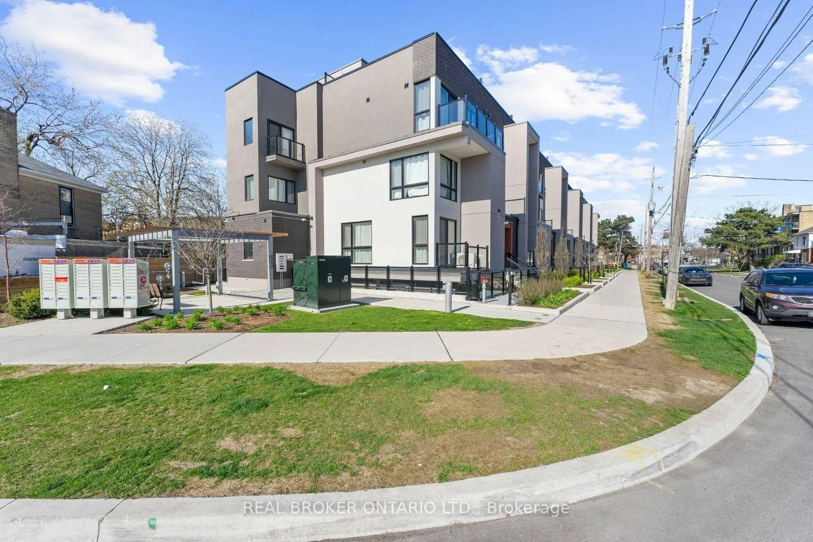 Photo 5 of Unit 5, 16 Marquette Avenue, Toronto, Englemount-Lawrence — HOMEH