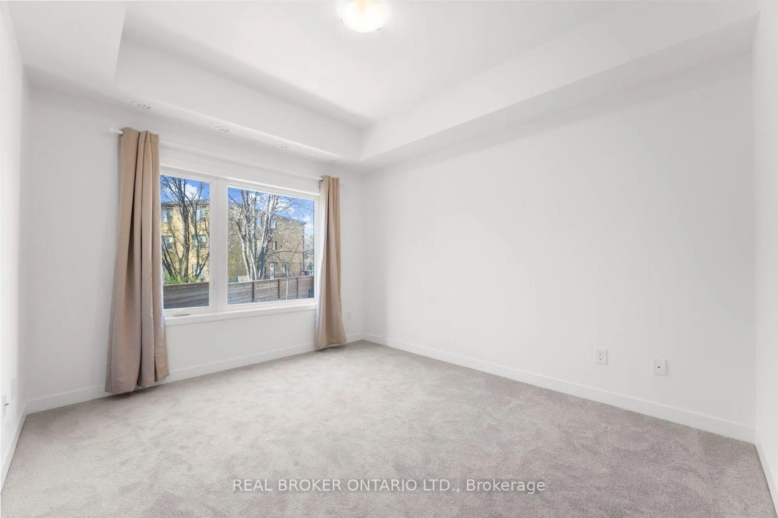 Photo 7 of Unit 5, 16 Marquette Avenue, Toronto, Englemount-Lawrence — HOMEH