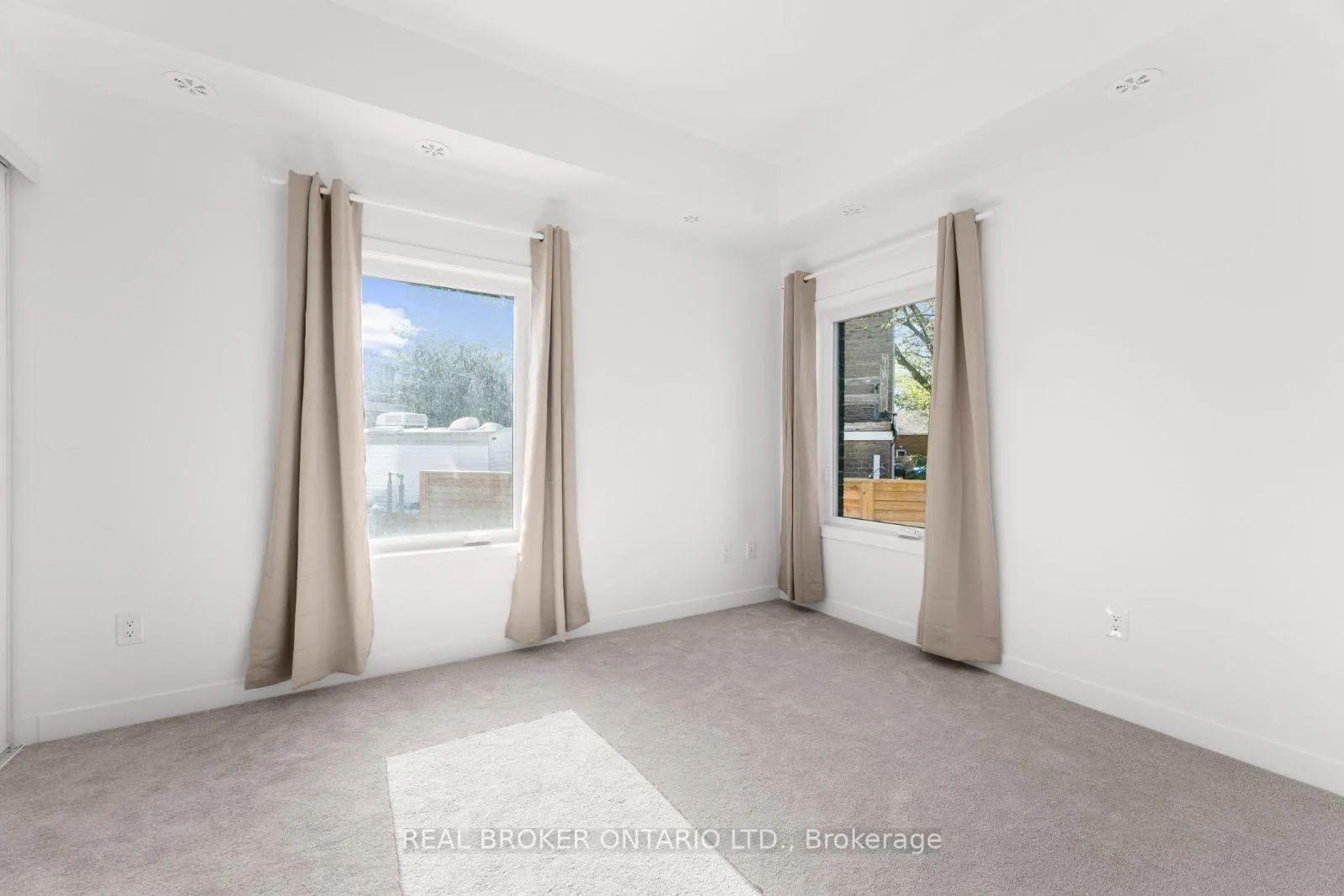 Photo 8 of Unit 5, 16 Marquette Avenue, Toronto, Englemount-Lawrence — HOMEH