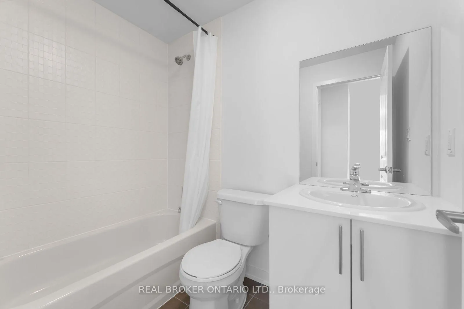 Photo 11 of Unit 5, 16 Marquette Avenue, Toronto, Englemount-Lawrence — HOMEH