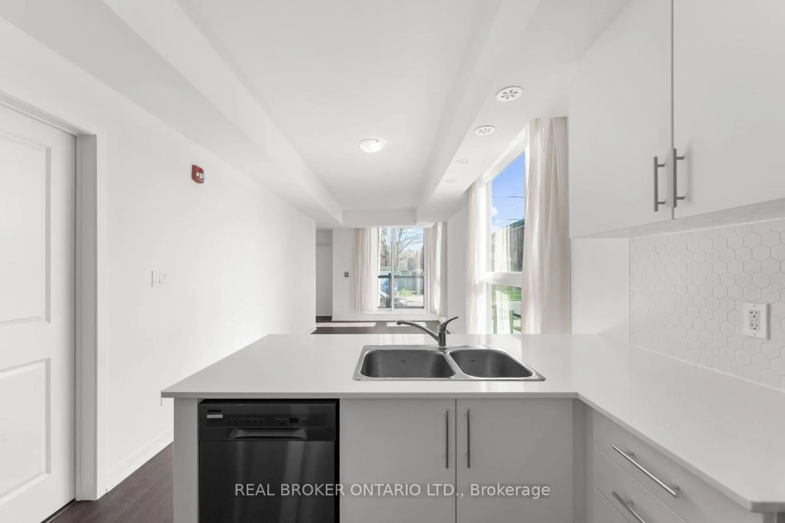 Photo 21 of Unit 5, 16 Marquette Avenue, Toronto, Englemount-Lawrence — HOMEH