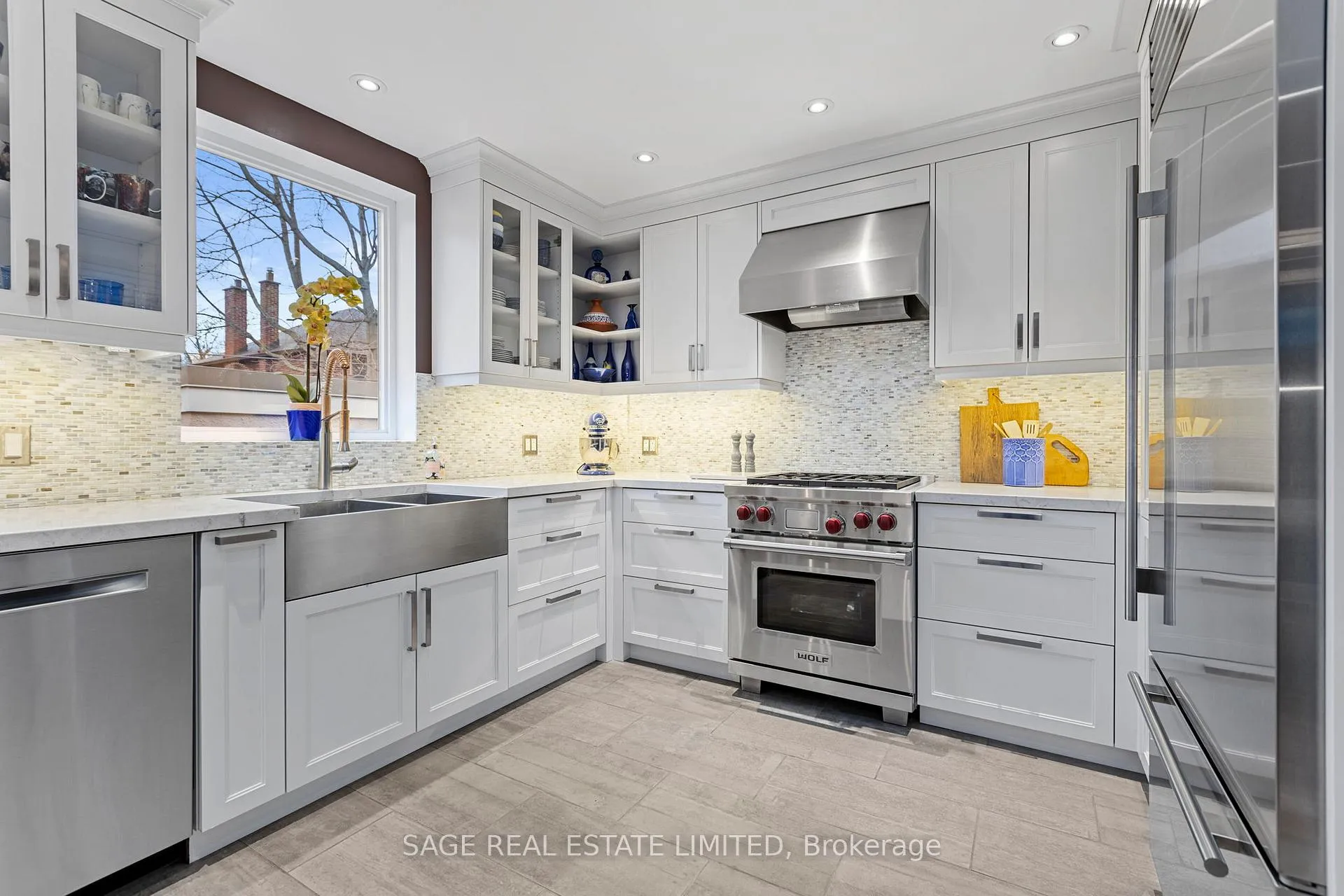 Photo 11 of 93 Ridge Hill Drive, Toronto, Forest Hill North — HOMEH