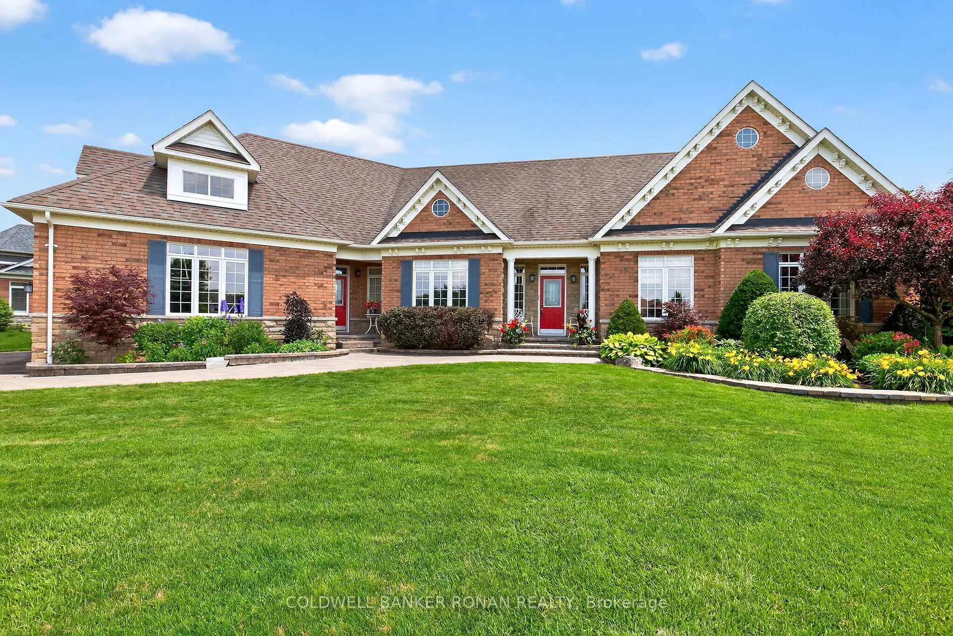 Photo 2 of 32 Underhill Court, Essa, Rural Essa — HOMEH