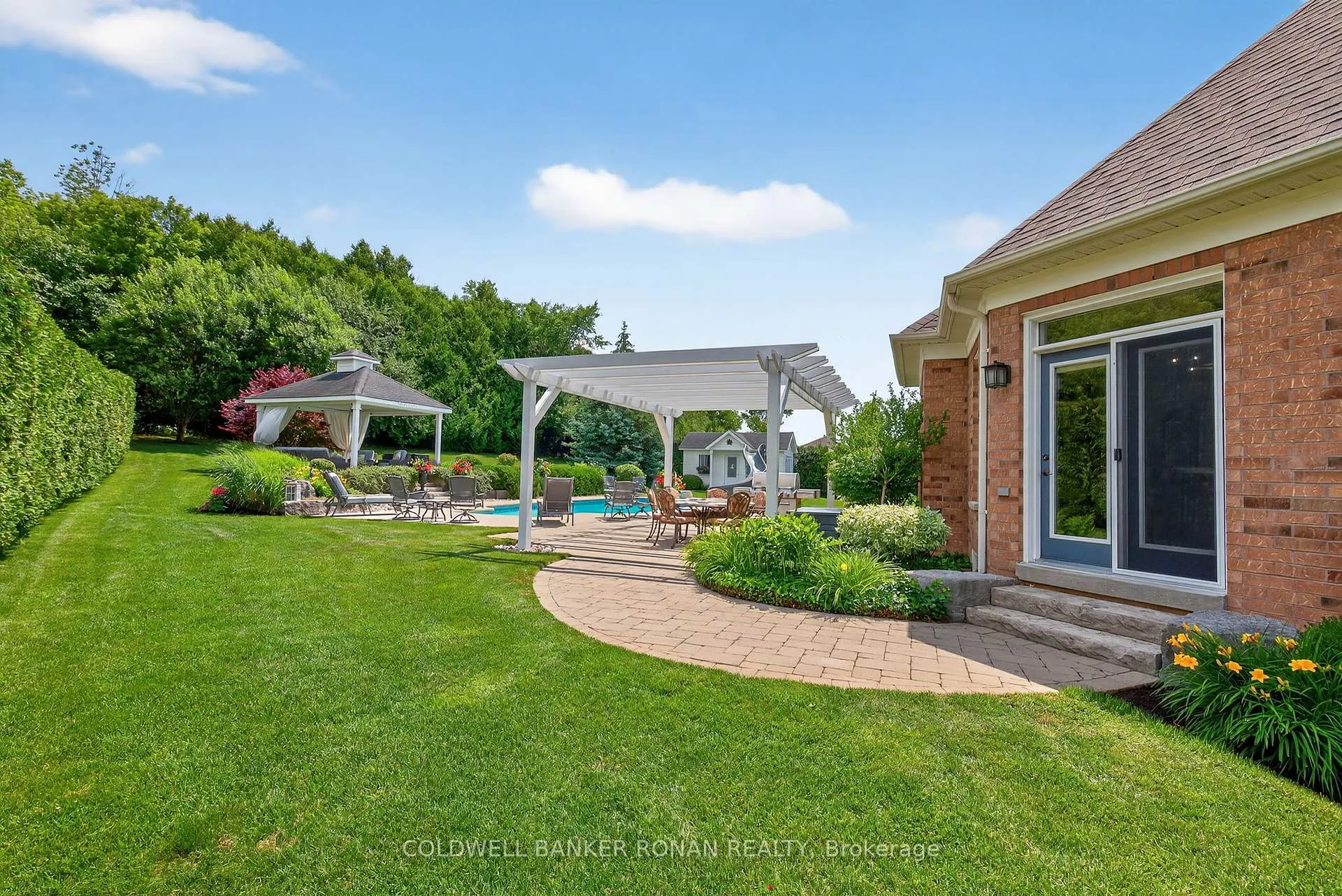 Photo 4 of 32 Underhill Court, Essa, Rural Essa — HOMEH