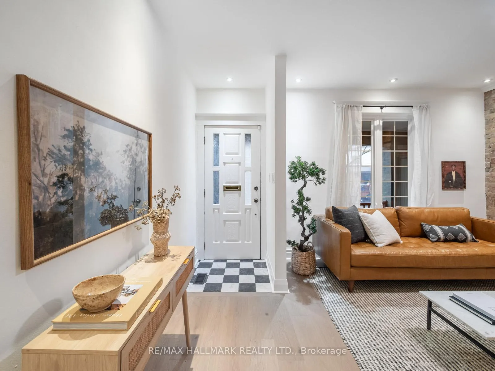 Photo 4 of 24 Richard Avenue, Toronto, Greenwood-Coxwell — HOMEH