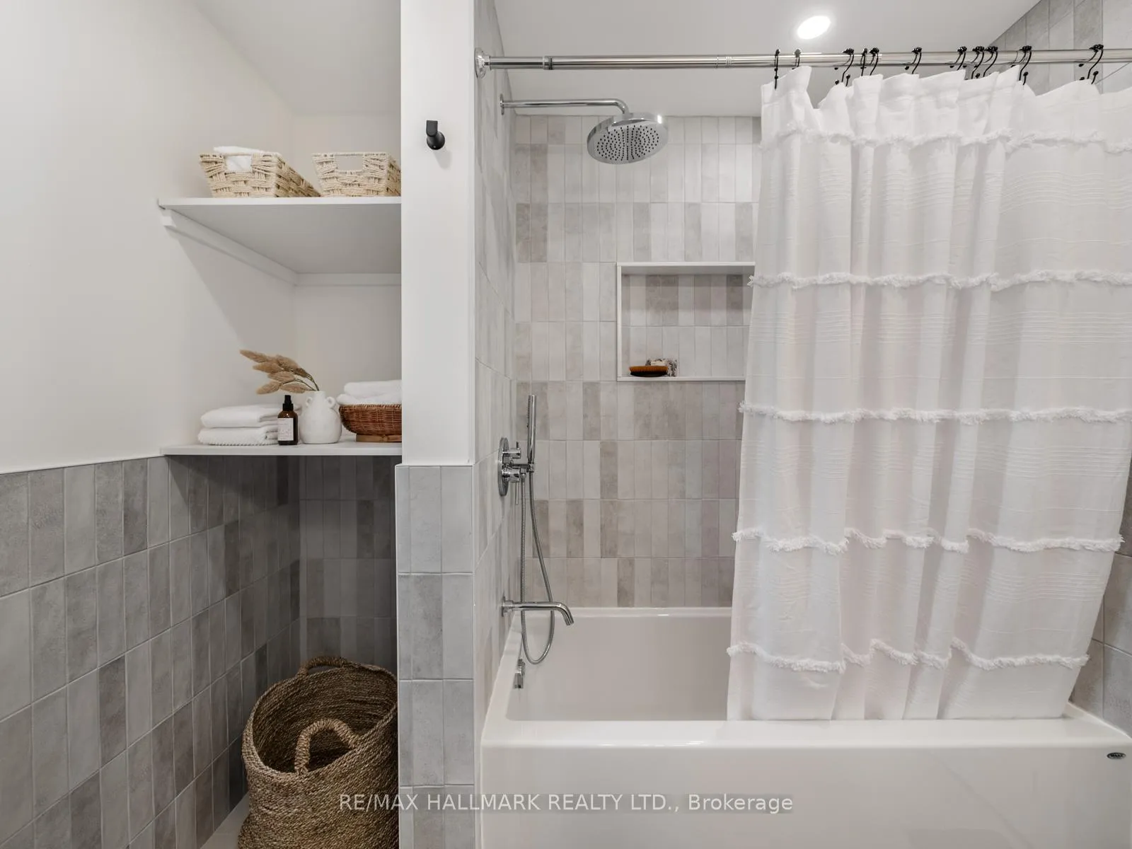 Photo 31 of 24 Richard Avenue, Toronto, Greenwood-Coxwell — HOMEH
