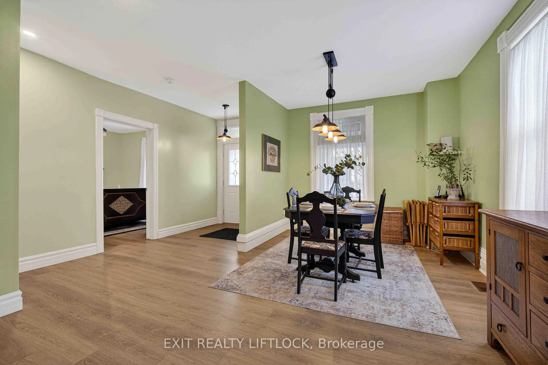 Photo 5 of 2464 Queen Mary Street, Cavan Monaghan, Cavan Twp — HOMEH