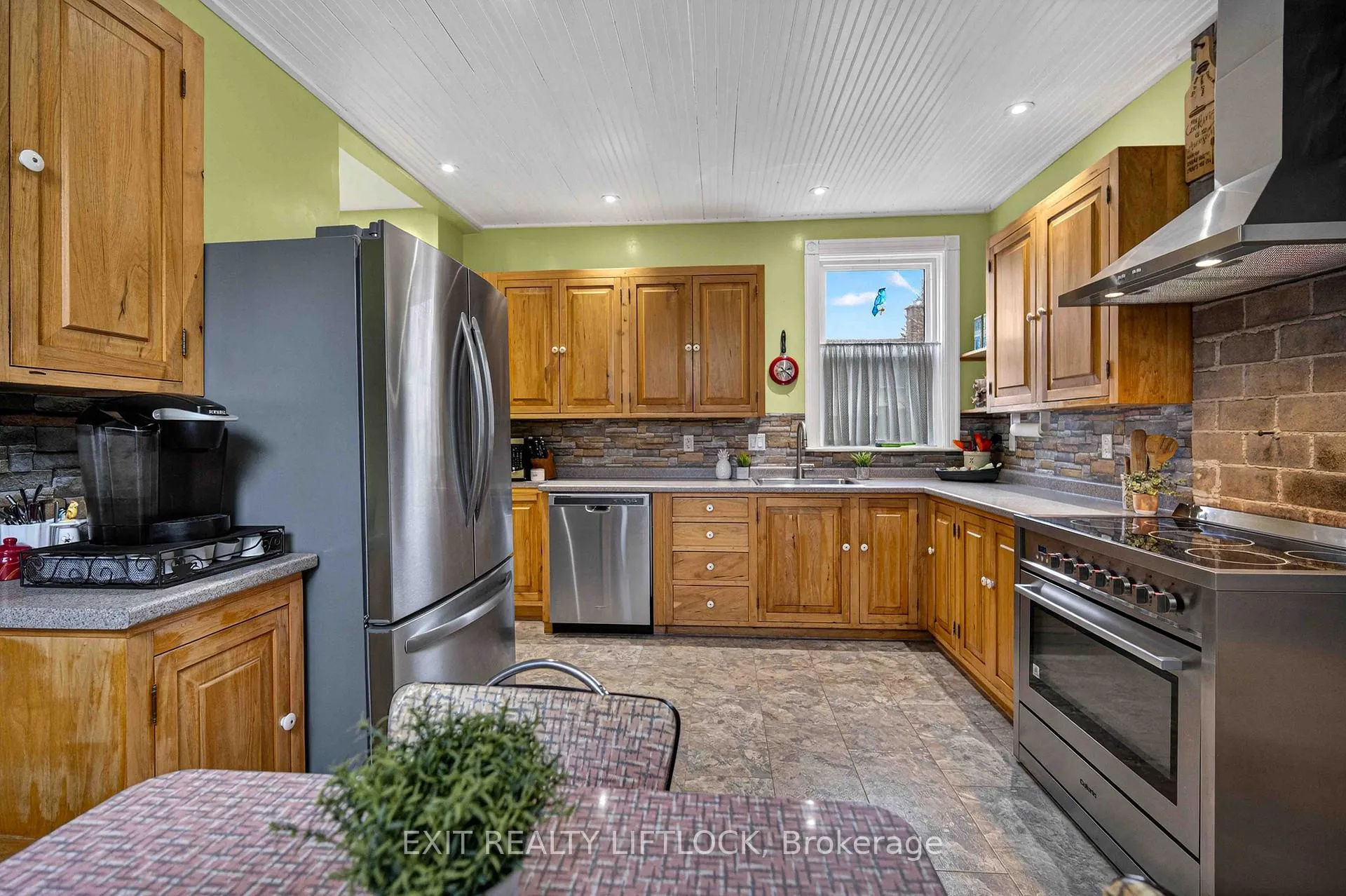 Photo 10 of 2464 Queen Mary Street, Cavan Monaghan, Cavan Twp — HOMEH