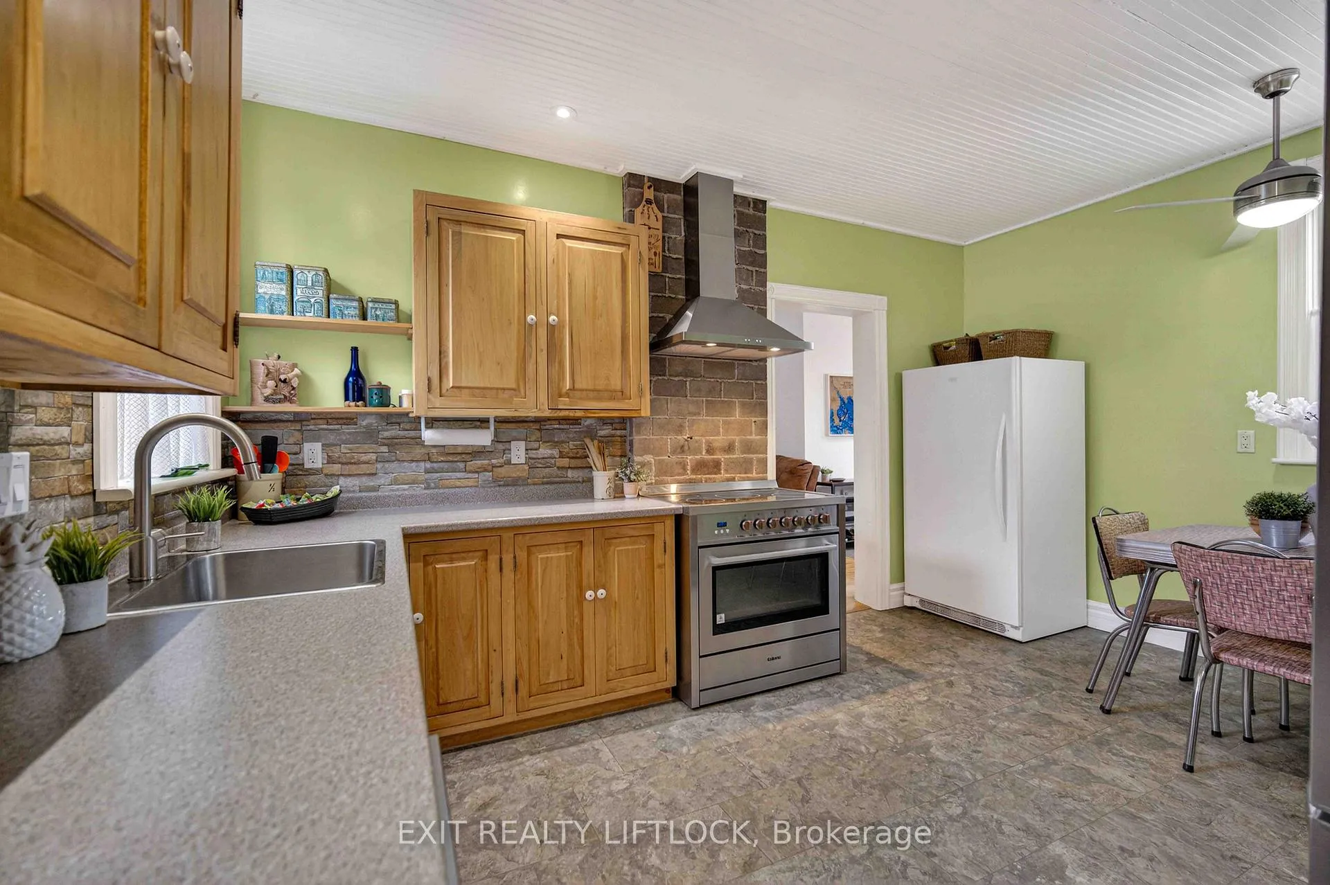 Photo 12 of 2464 Queen Mary Street, Cavan Monaghan, Cavan Twp — HOMEH