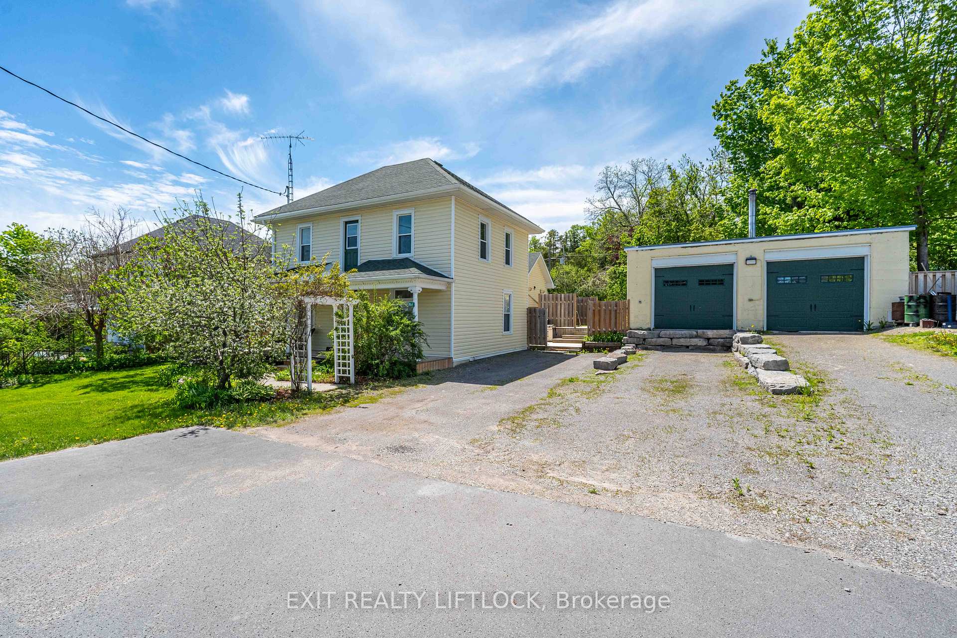 Photo 2 of 2464 Queen Mary Street, Cavan Monaghan, Cavan Twp — HOMEH