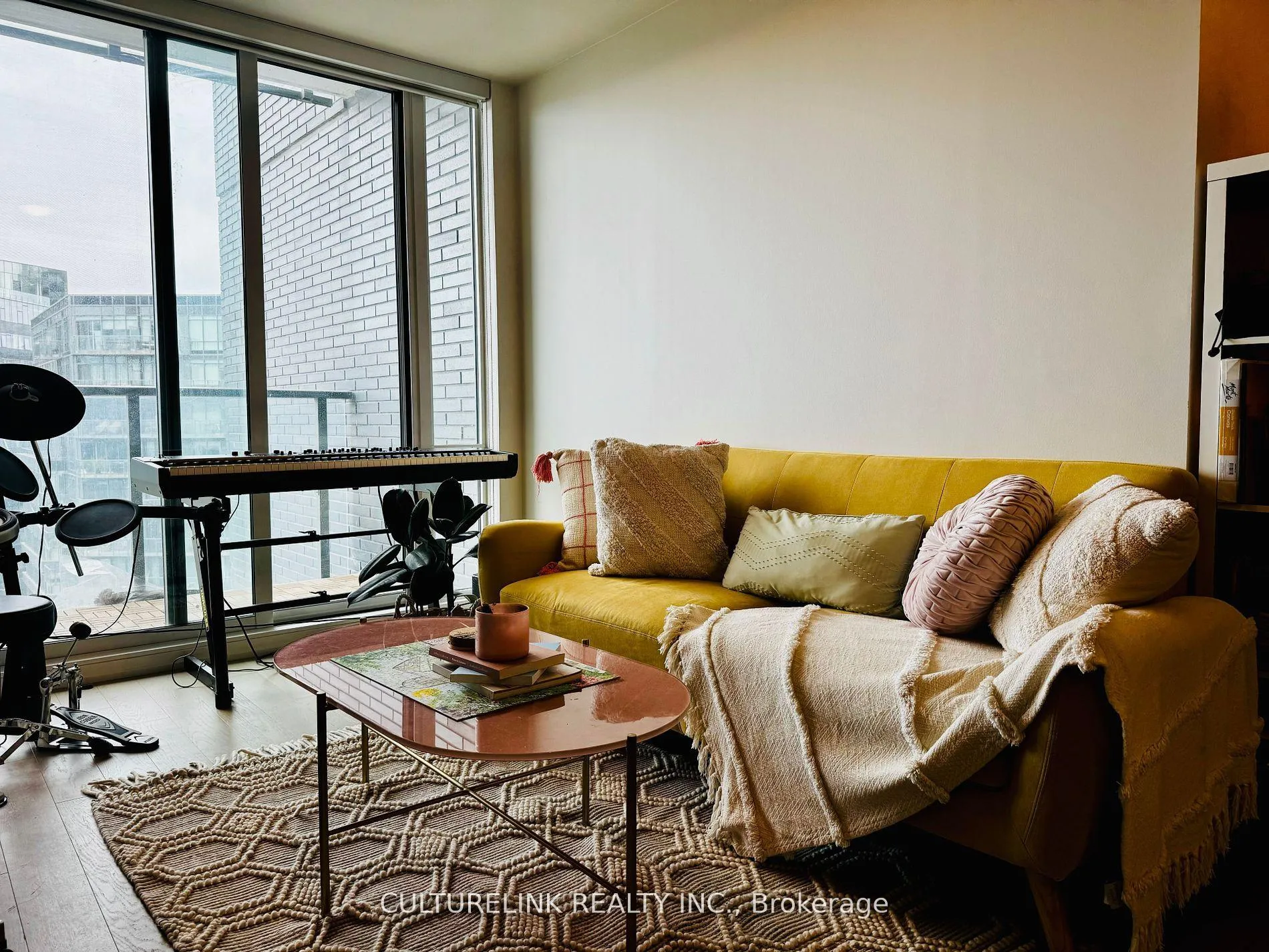 Photo 4 of Unit S915, 120 Bayview Avenue, Toronto, Waterfront Communities — HOMEH