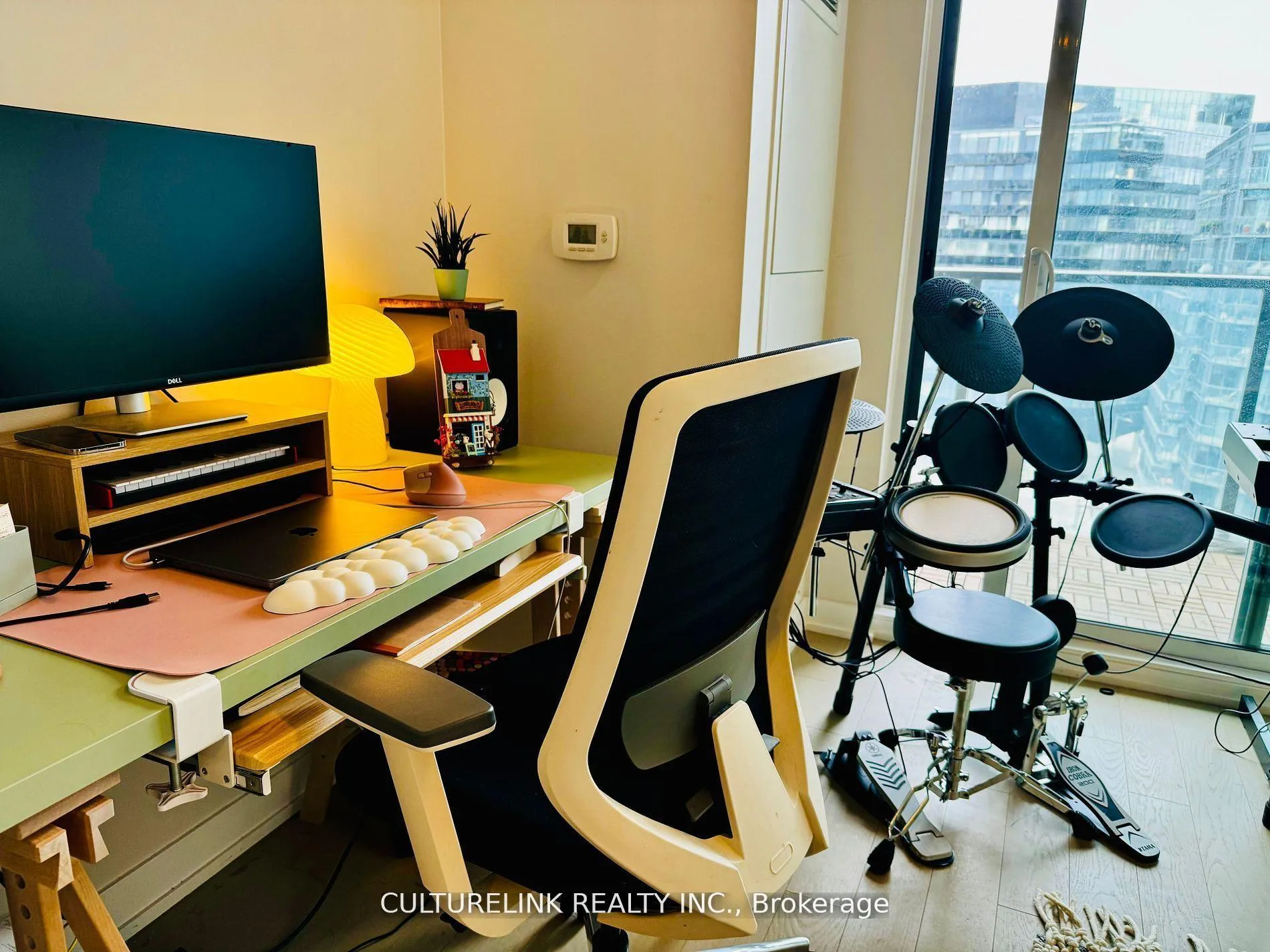 Photo 5 of Unit S915, 120 Bayview Avenue, Toronto, Waterfront Communities — HOMEH