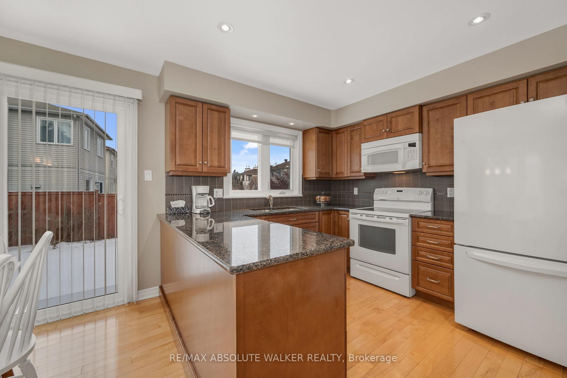 Photo 8 of 5 Forestglade Crescent, Ottawa, Hunt Club Park — HOMEH