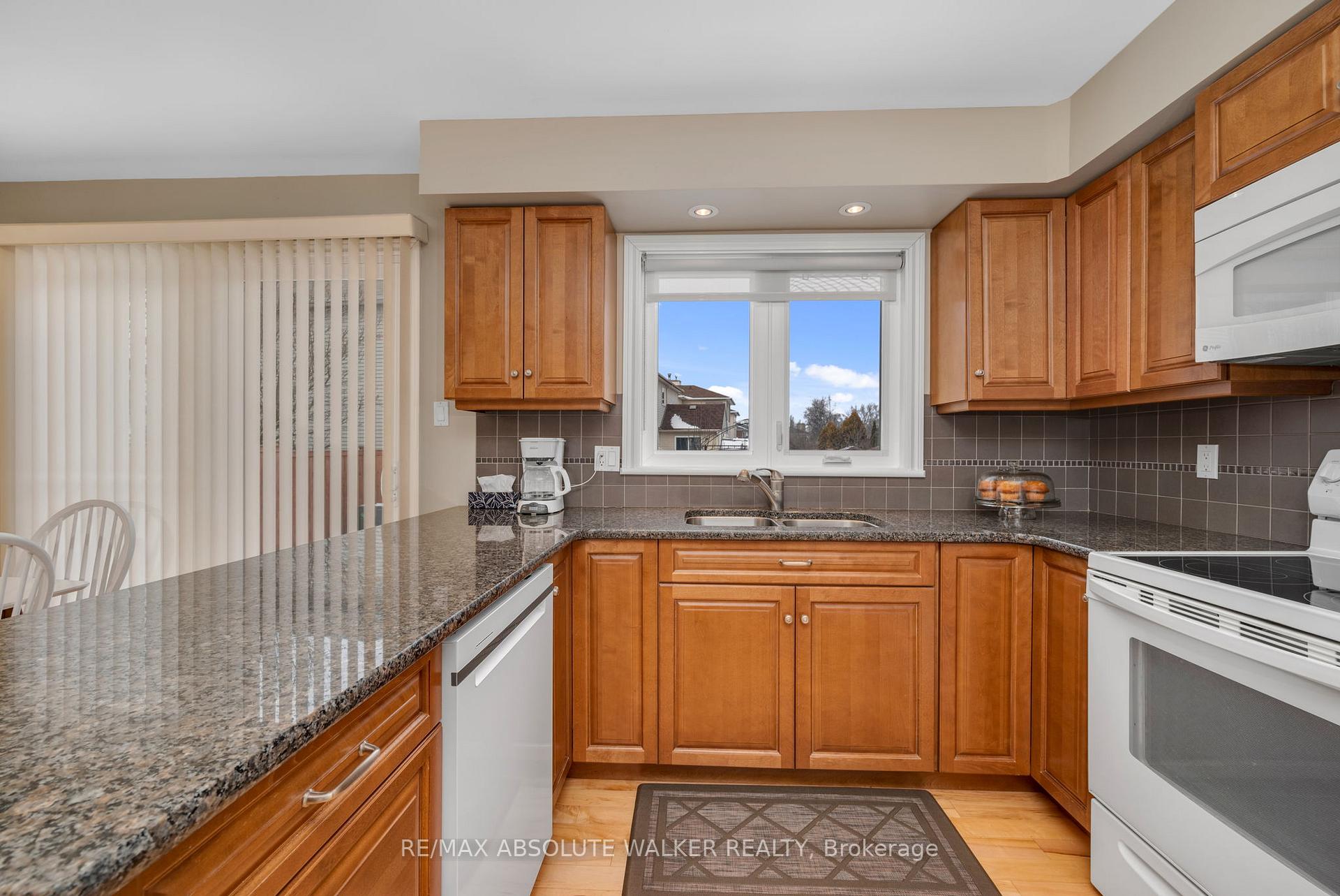 Photo 9 of 5 Forestglade Crescent, Ottawa, Hunt Club Park — HOMEH