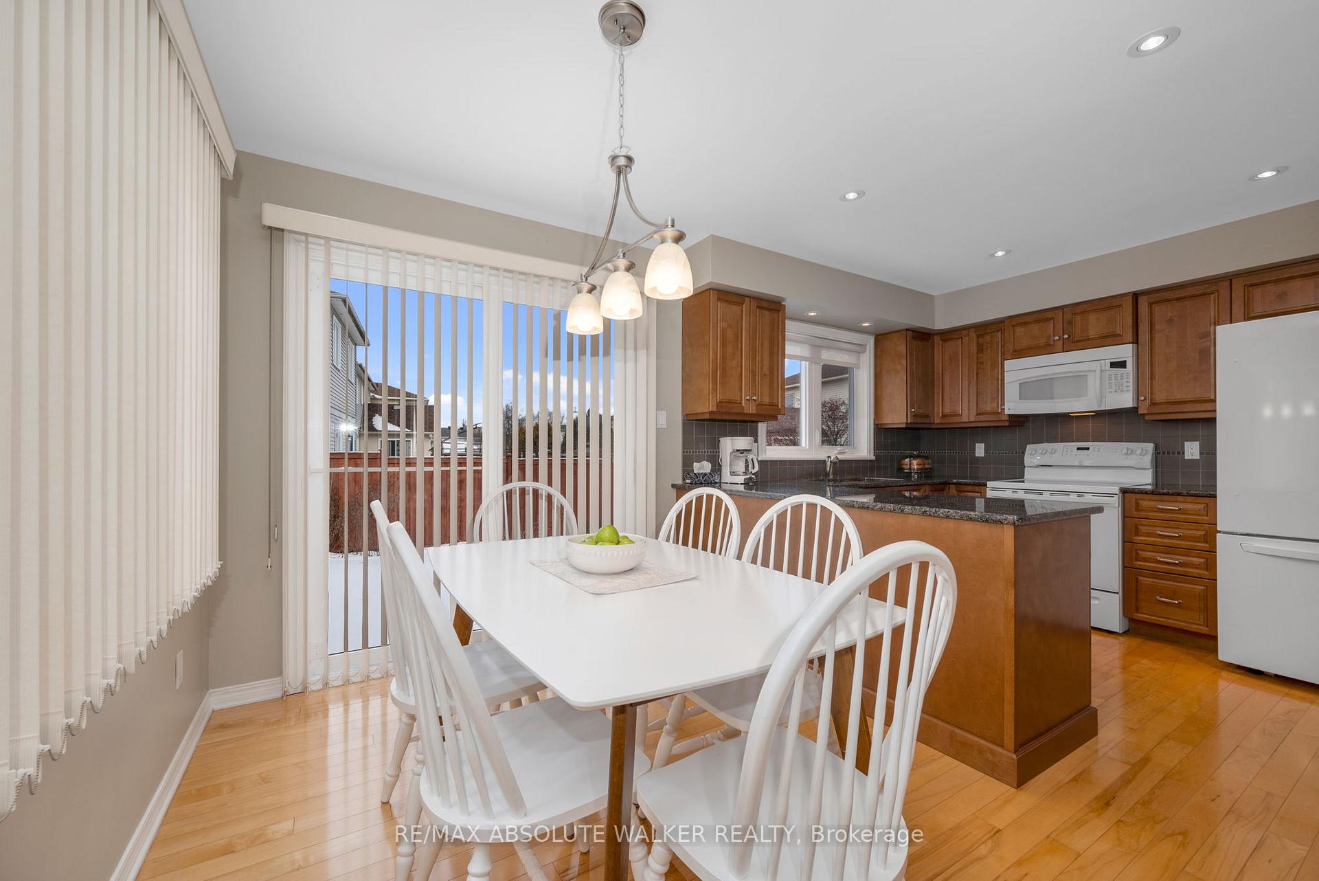 Photo 10 of 5 Forestglade Crescent, Ottawa, Hunt Club Park — HOMEH