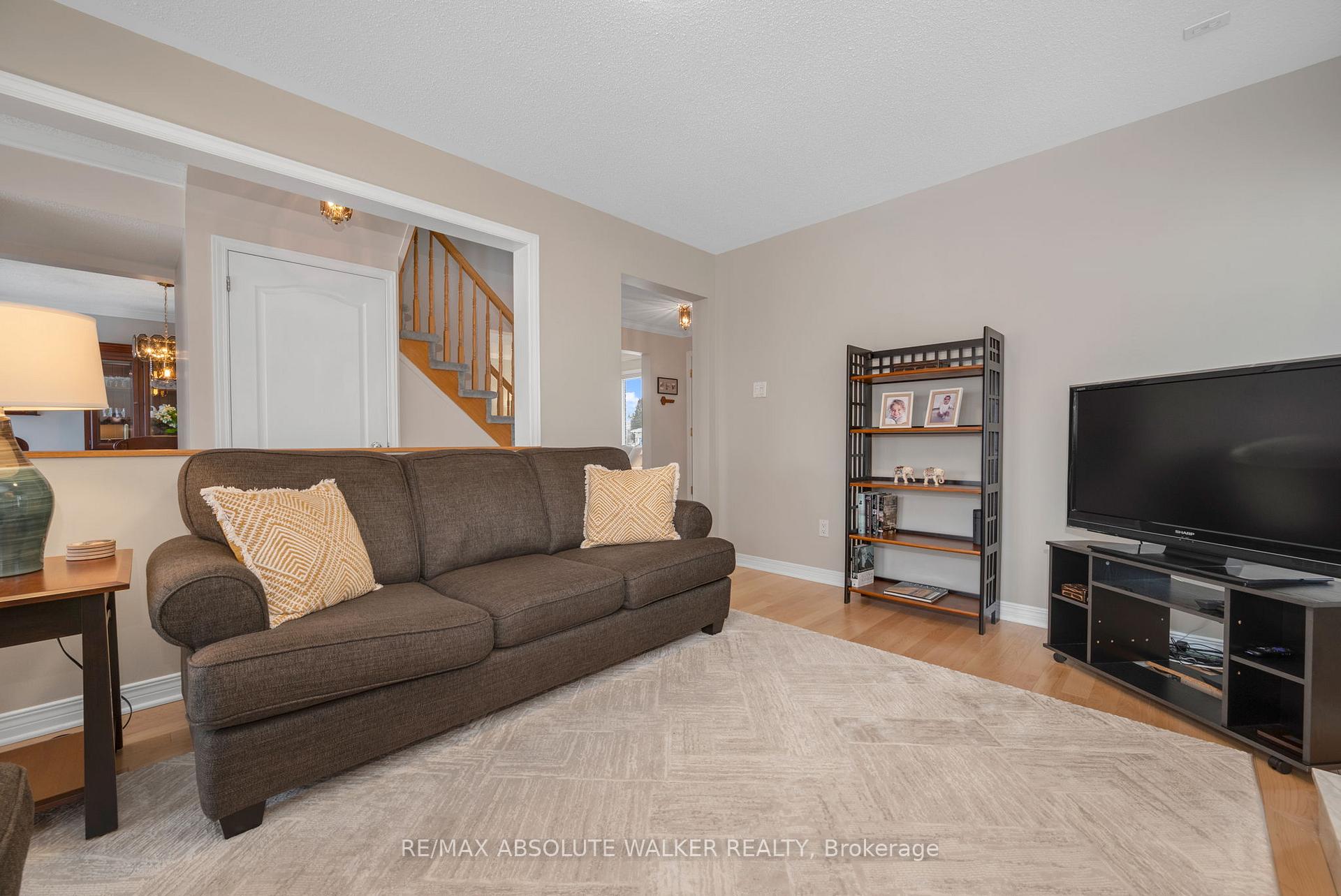 Photo 13 of 5 Forestglade Crescent, Ottawa, Hunt Club Park — HOMEH