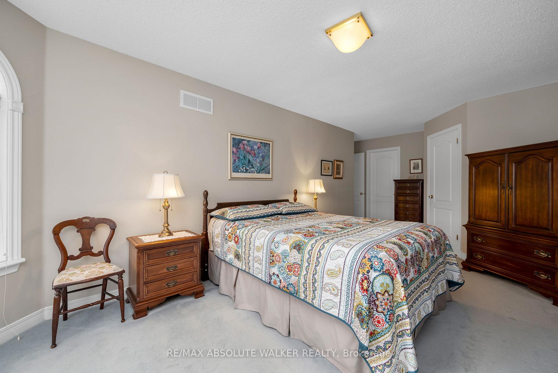 Photo 18 of 5 Forestglade Crescent, Ottawa, Hunt Club Park — HOMEH