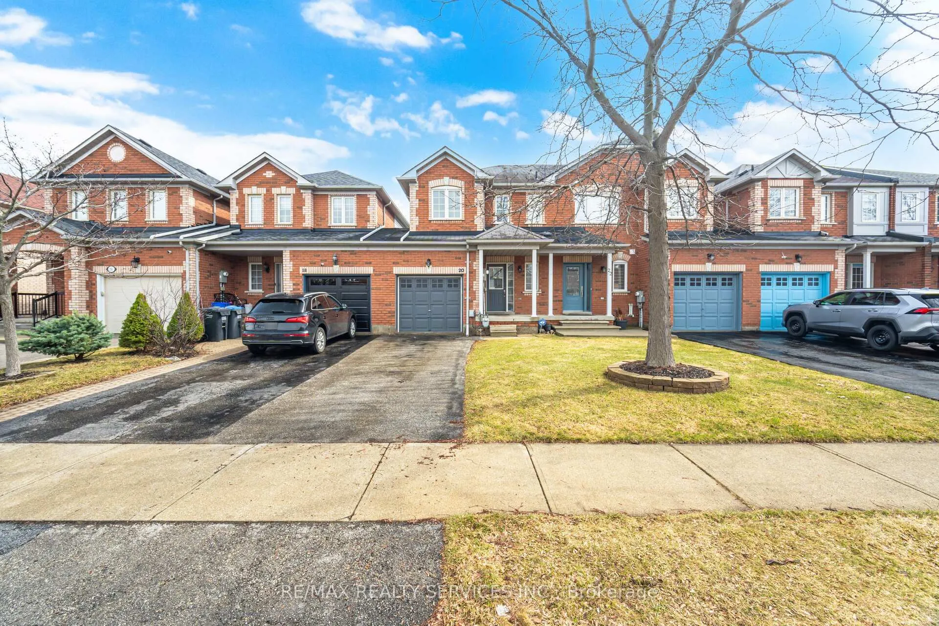 Photo 3 of 20 Mossgrove Crescent, Brampton, Northwest Sandalwood Parkway — HOMEH