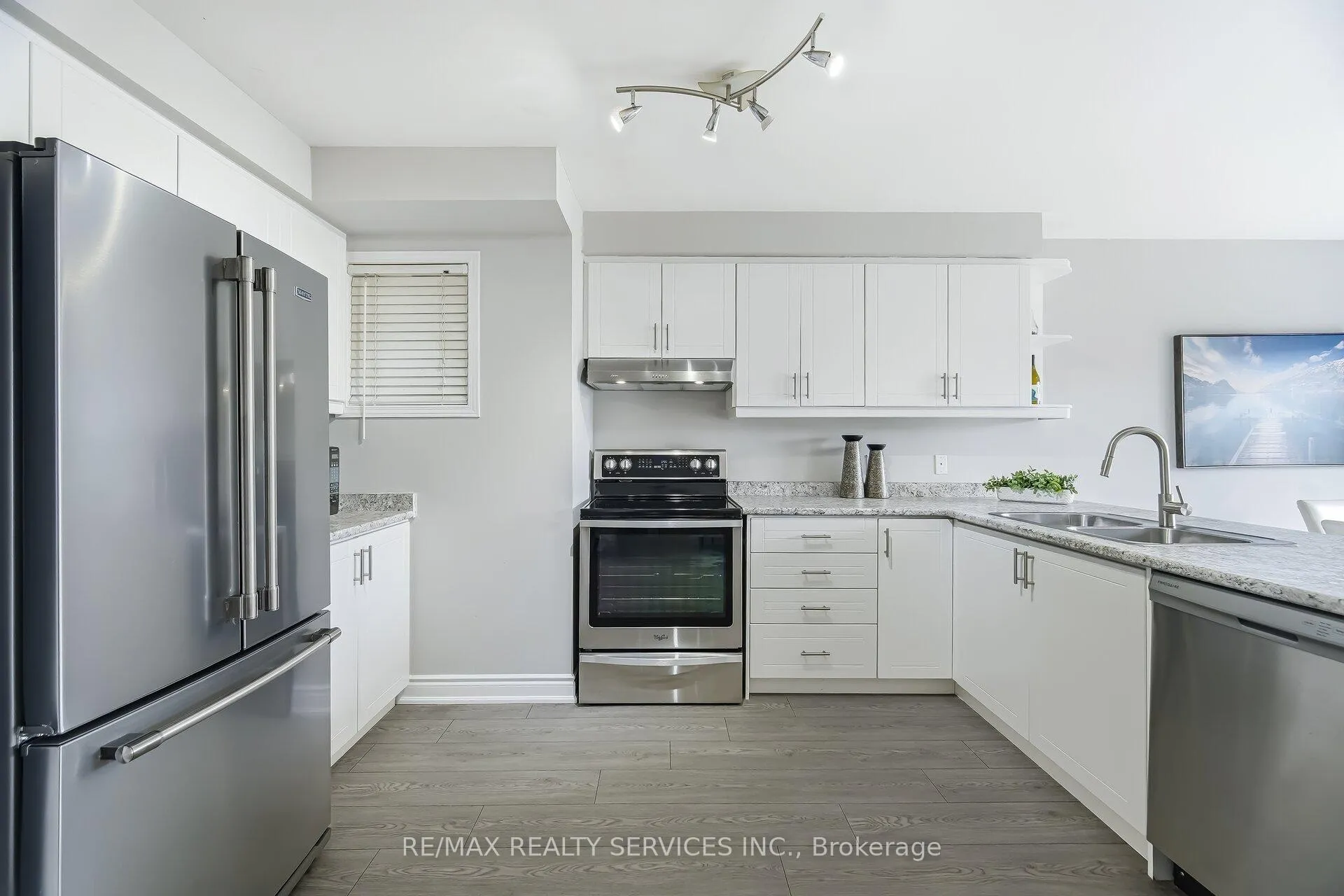 Photo 8 of 20 Mossgrove Crescent, Brampton, Northwest Sandalwood Parkway — HOMEH