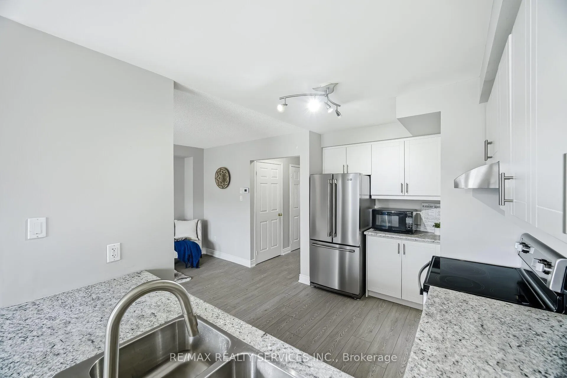 Photo 9 of 20 Mossgrove Crescent, Brampton, Northwest Sandalwood Parkway — HOMEH