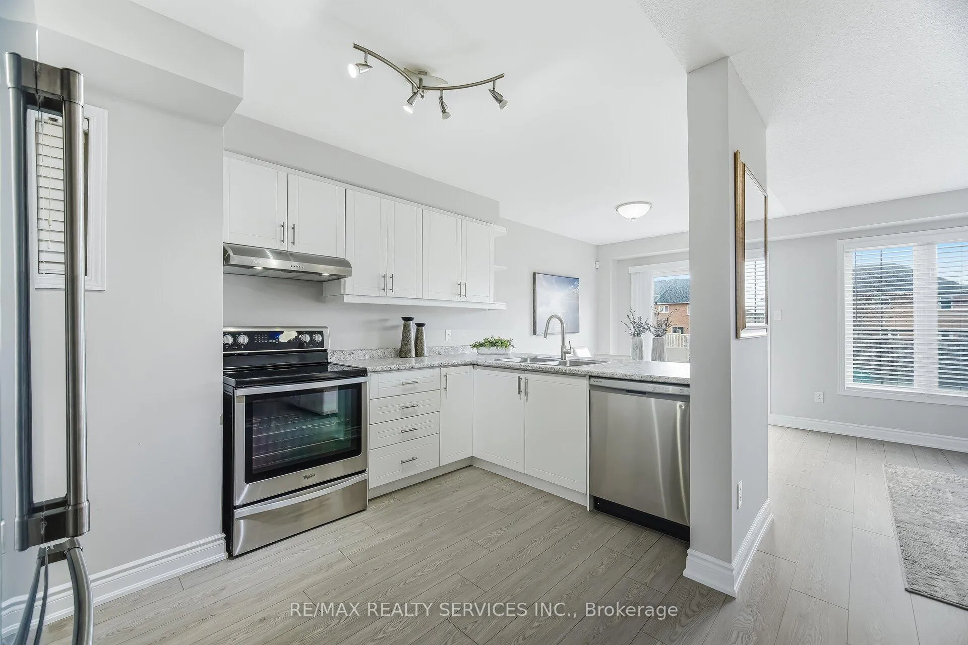 Photo 10 of 20 Mossgrove Crescent, Brampton, Northwest Sandalwood Parkway — HOMEH