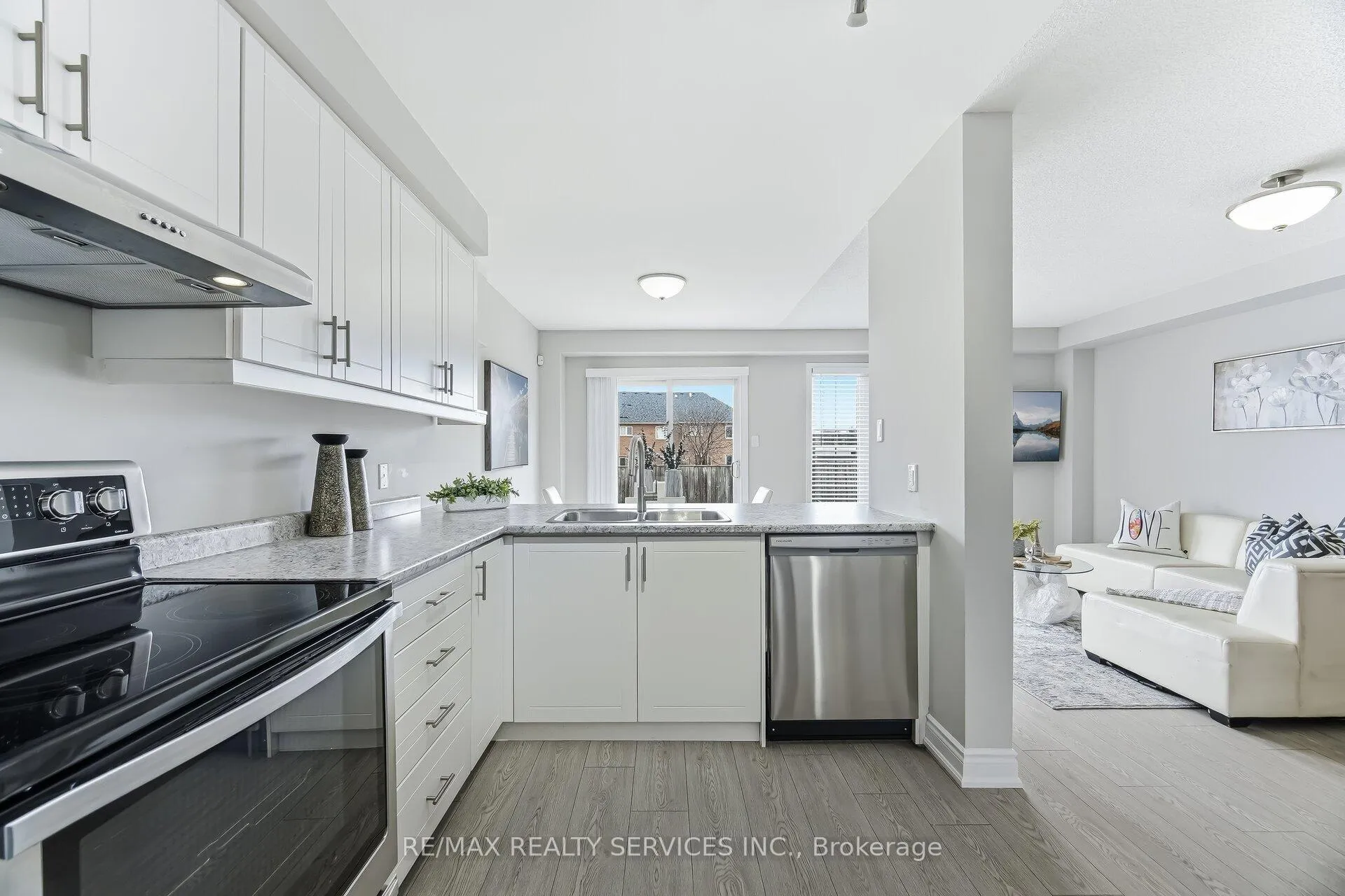 Photo 11 of 20 Mossgrove Crescent, Brampton, Northwest Sandalwood Parkway — HOMEH