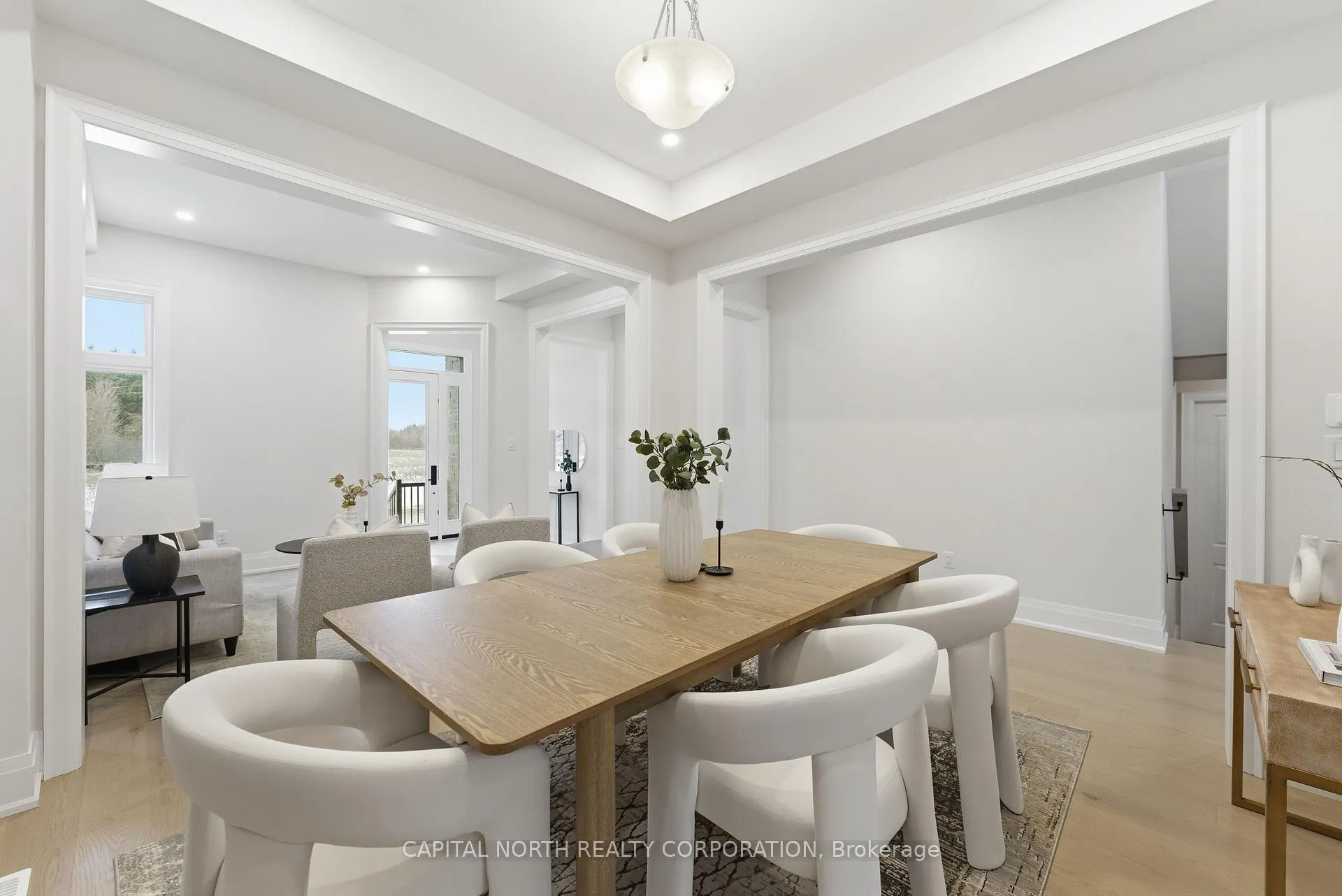 Photo 7 of 11 Gianvito Crescent, King, King City — HOMEH