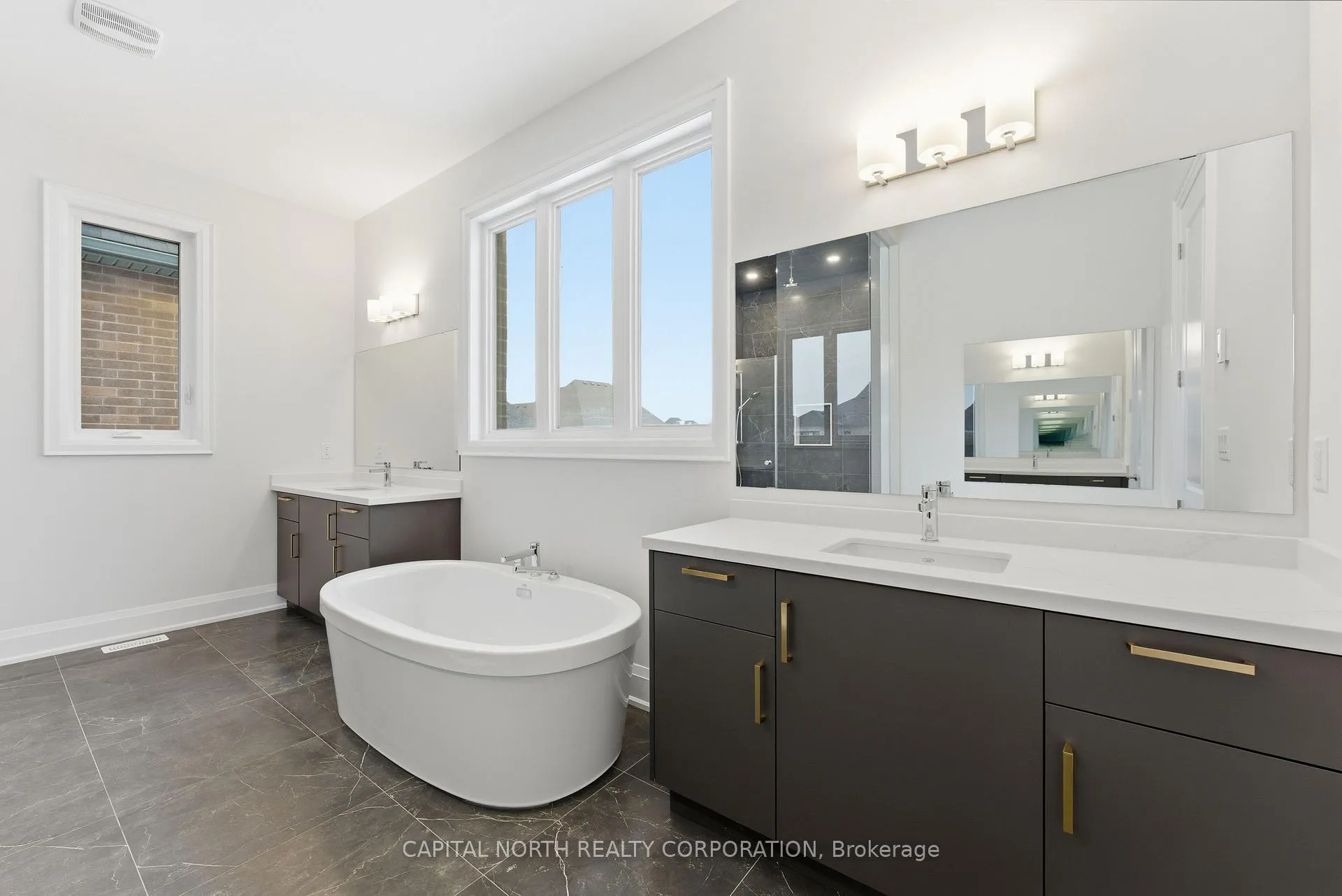 Photo 26 of 11 Gianvito Crescent, King, King City — HOMEH