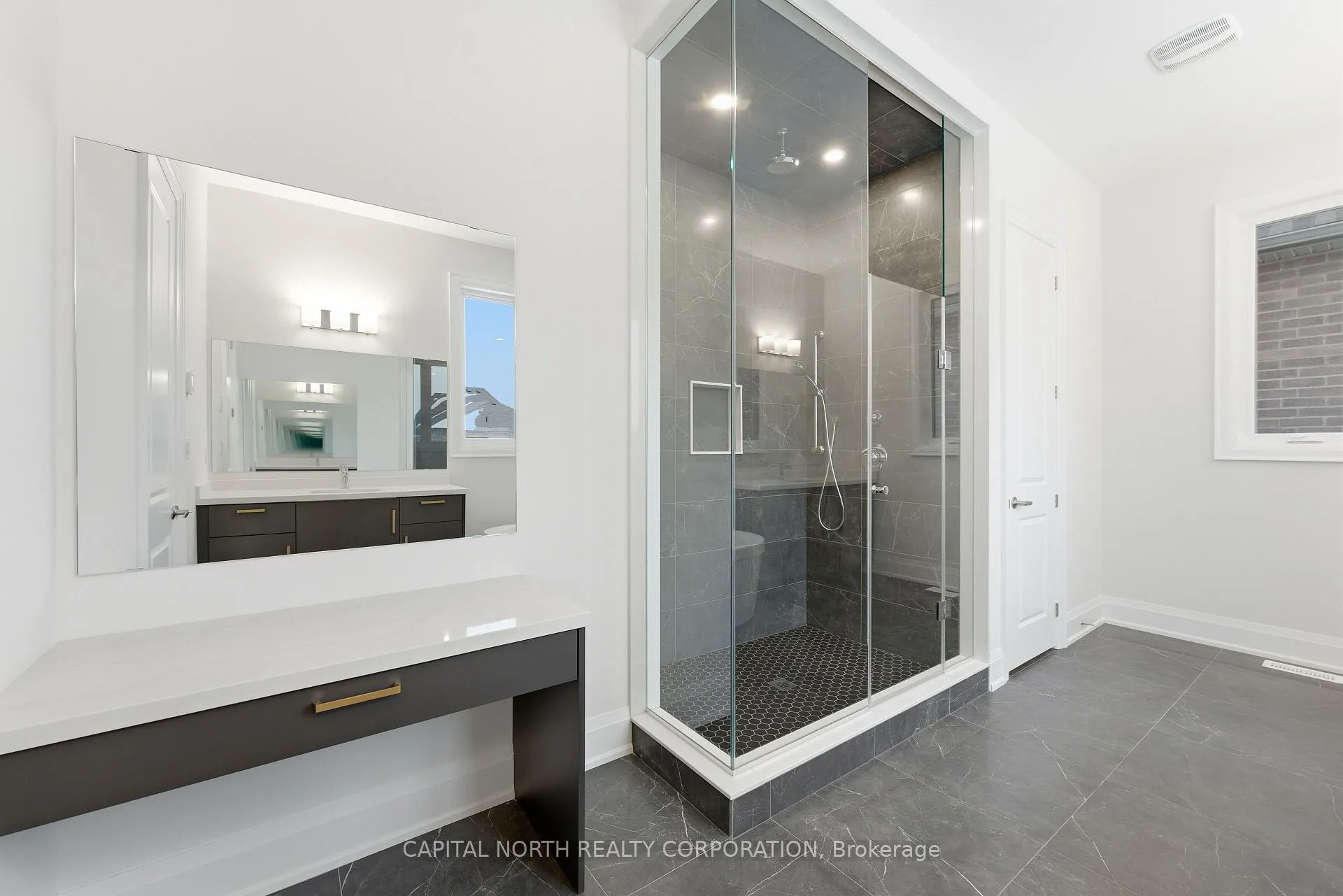 Photo 27 of 11 Gianvito Crescent, King, King City — HOMEH