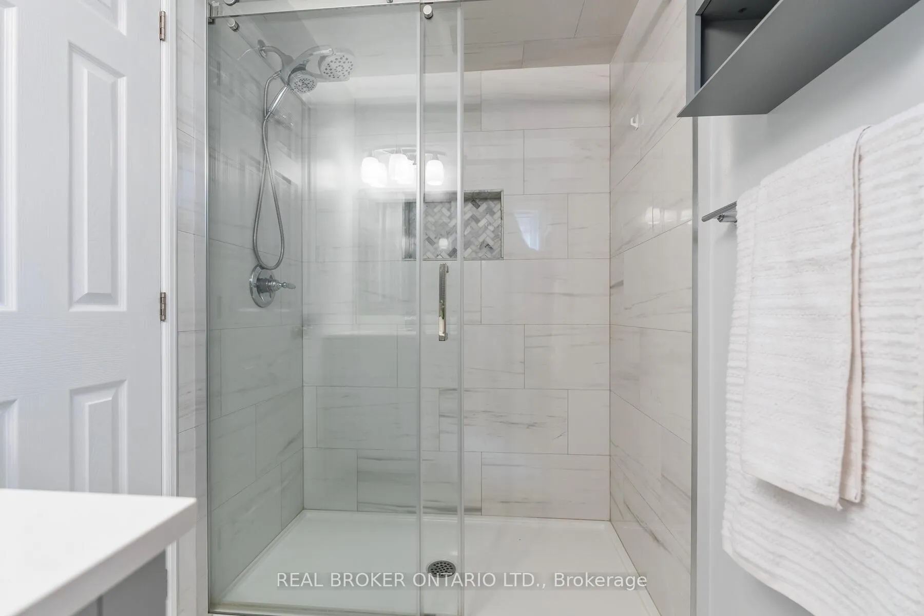 Photo 15 of 15 Smith Drive, Halton Hills, Georgetown — HOMEH