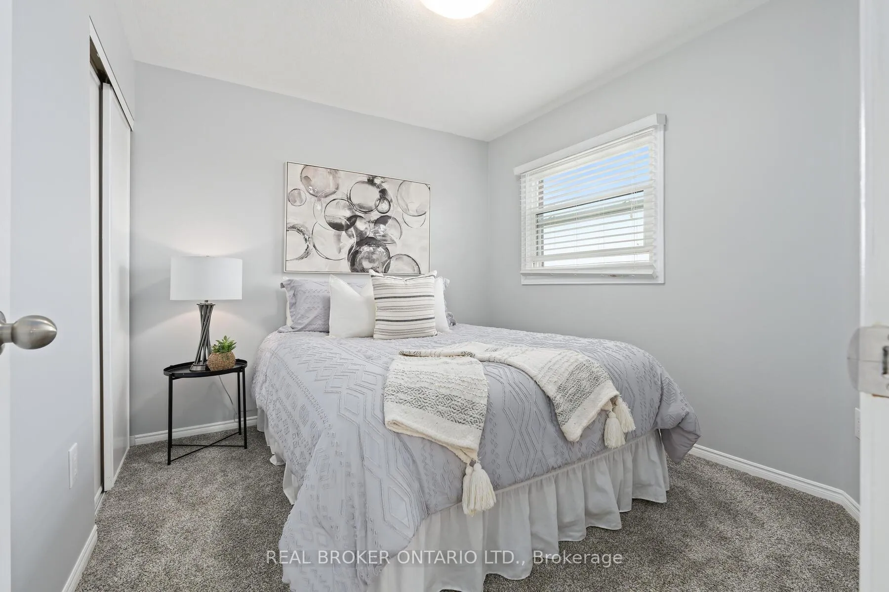 Photo 16 of 15 Smith Drive, Halton Hills, Georgetown — HOMEH