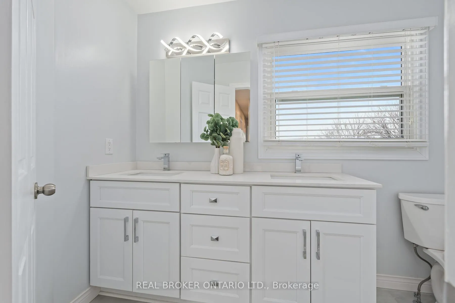 Photo 17 of 15 Smith Drive, Halton Hills, Georgetown — HOMEH