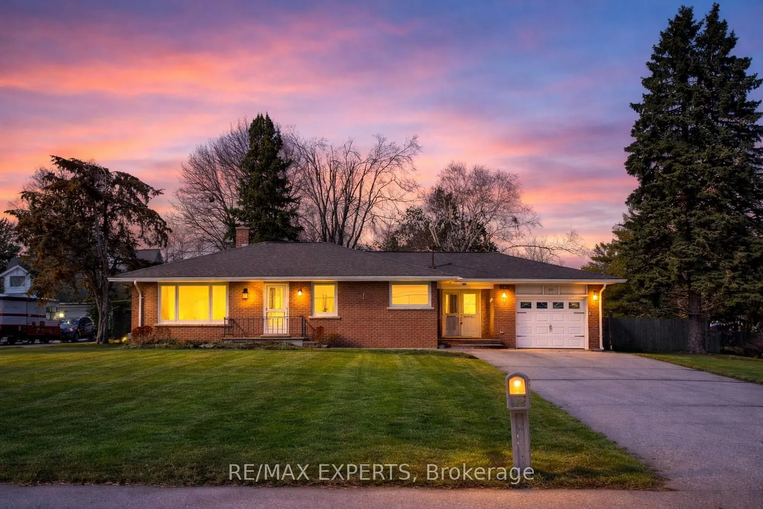 Photo 1 of 2088 Killarney Beach Road, Innisfil, Rural Innisfil — HOMEH