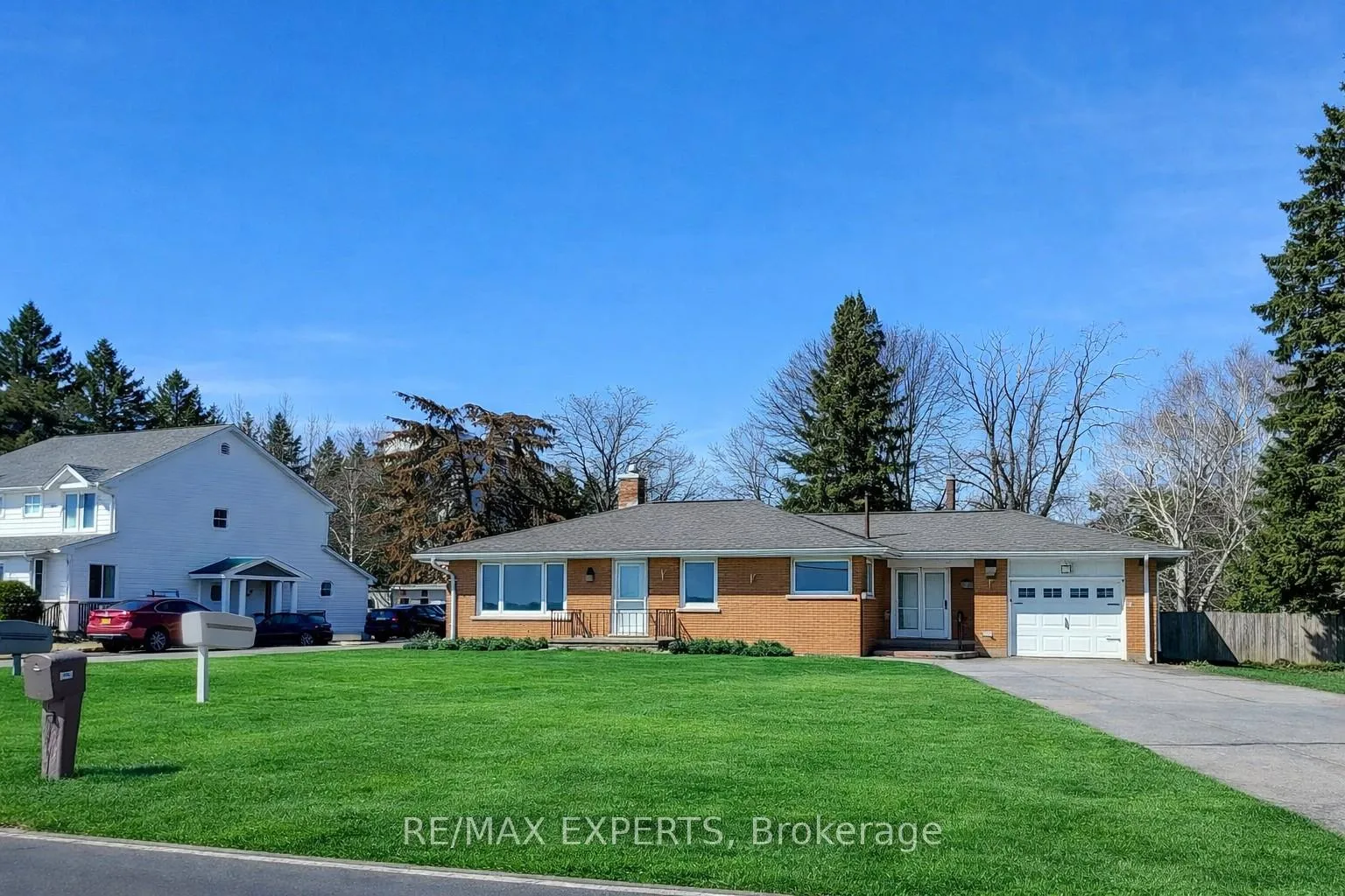 Photo 2 of 2088 Killarney Beach Road, Innisfil, Rural Innisfil — HOMEH