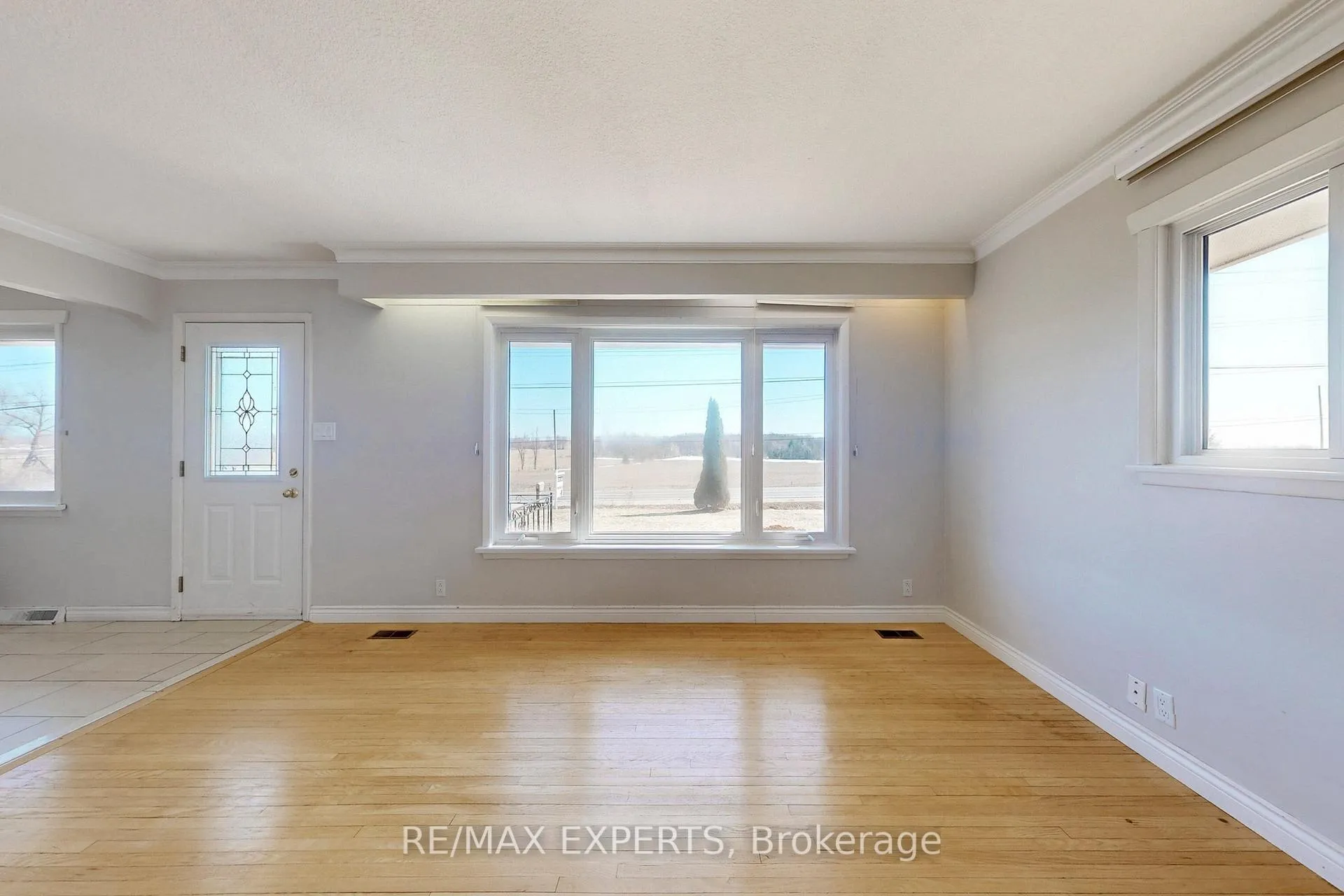 Photo 6 of 2088 Killarney Beach Road, Innisfil, Rural Innisfil — HOMEH