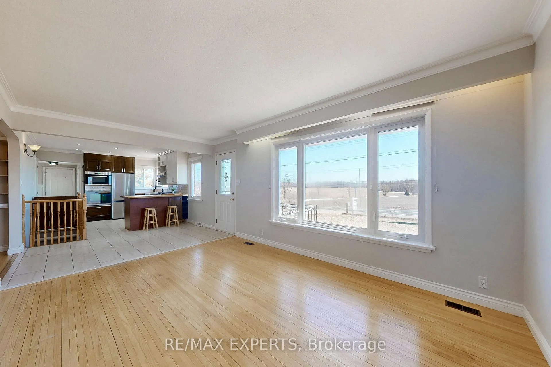 Photo 7 of 2088 Killarney Beach Road, Innisfil, Rural Innisfil — HOMEH