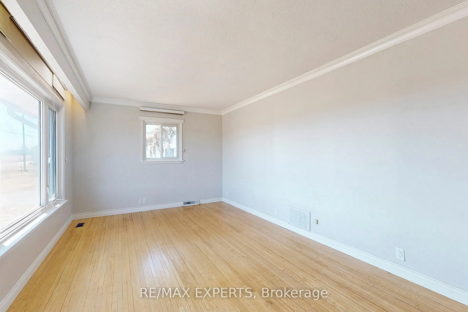 Photo 8 of 2088 Killarney Beach Road, Innisfil, Rural Innisfil — HOMEH