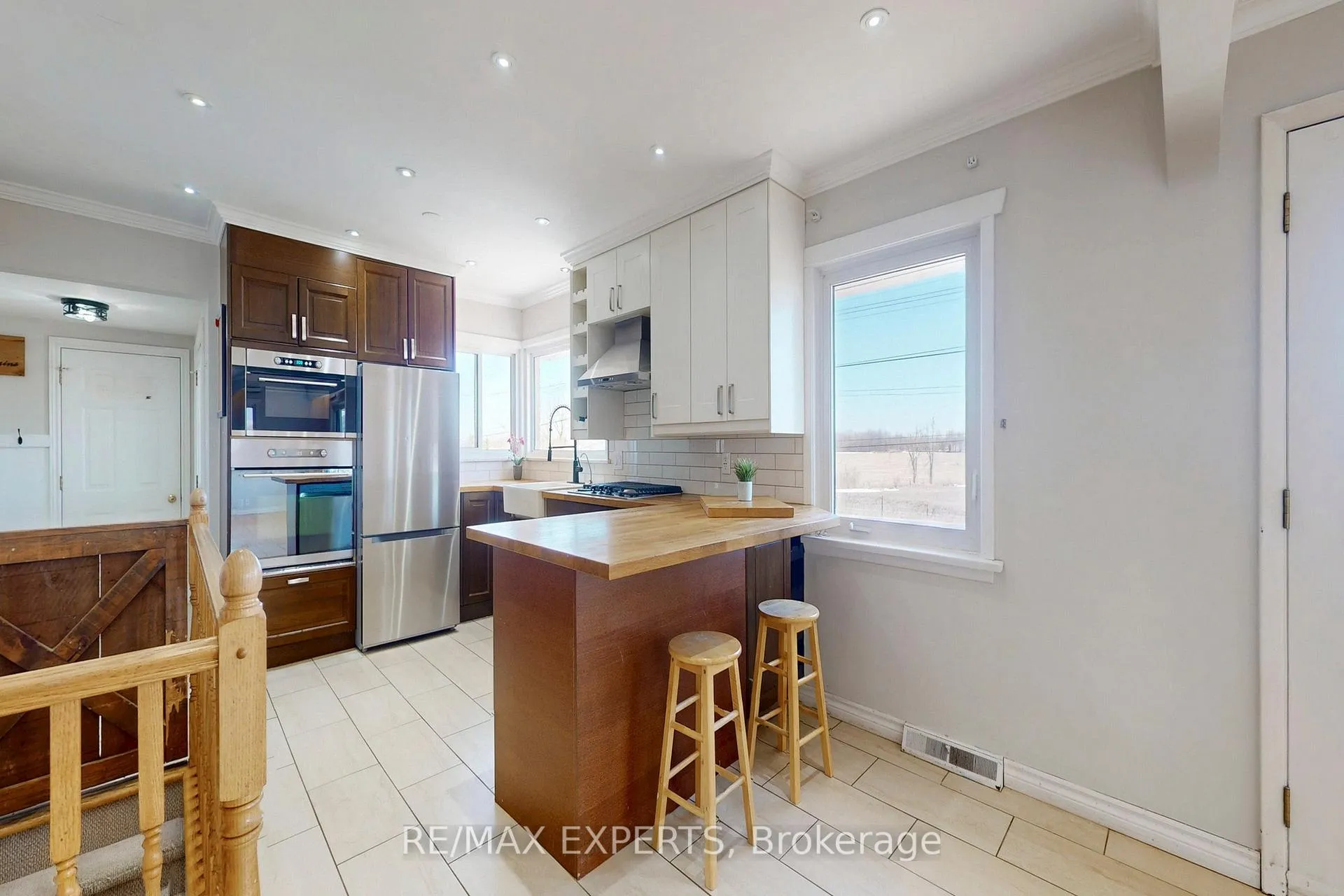 Photo 9 of 2088 Killarney Beach Road, Innisfil, Rural Innisfil — HOMEH