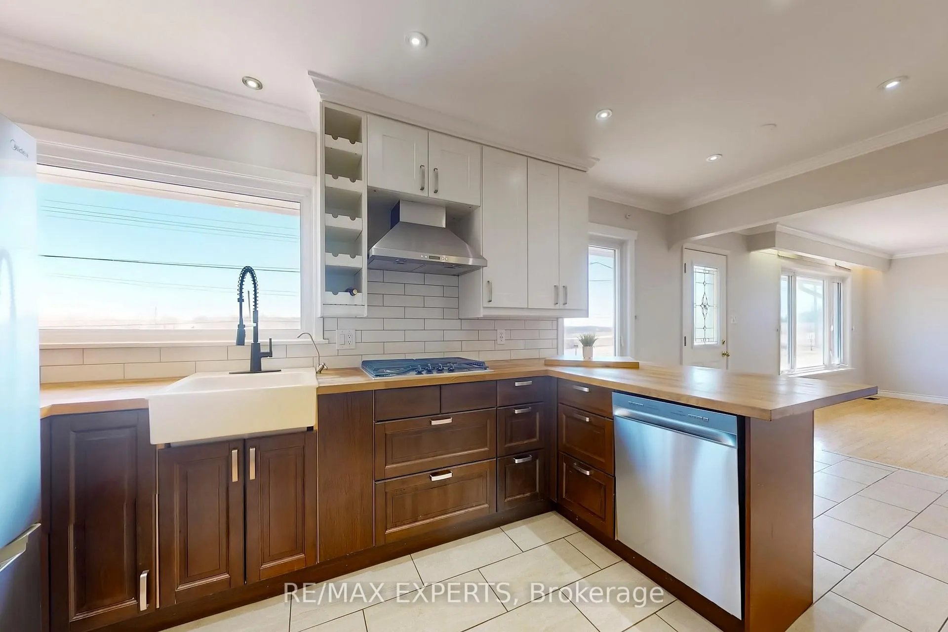 Photo 11 of 2088 Killarney Beach Road, Innisfil, Rural Innisfil — HOMEH
