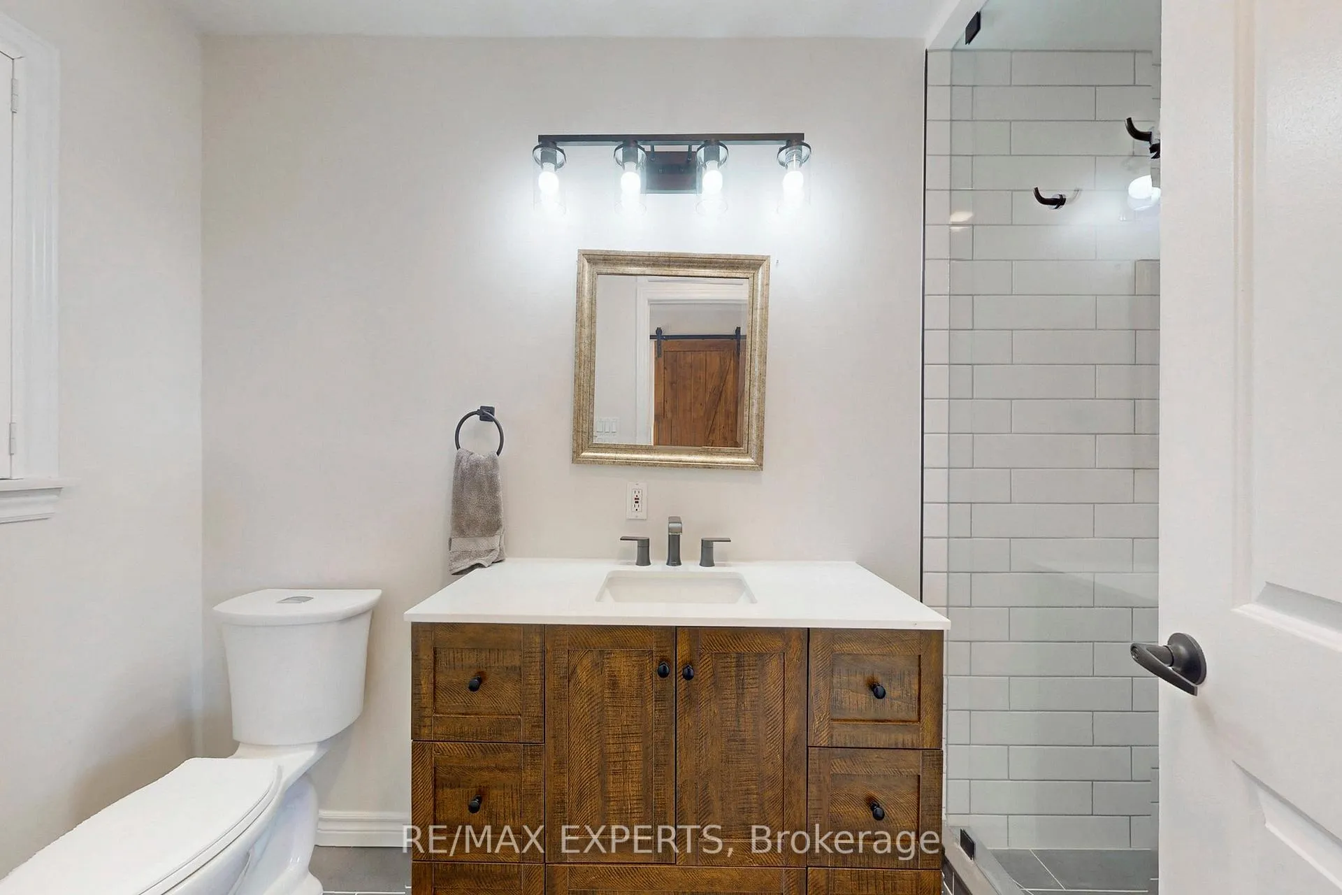 Photo 19 of 2088 Killarney Beach Road, Innisfil, Rural Innisfil — HOMEH