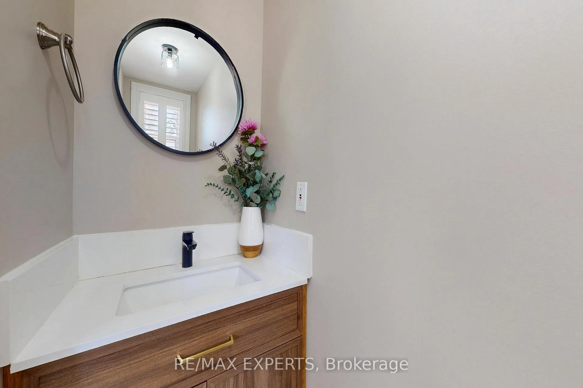 Photo 24 of 2088 Killarney Beach Road, Innisfil, Rural Innisfil — HOMEH