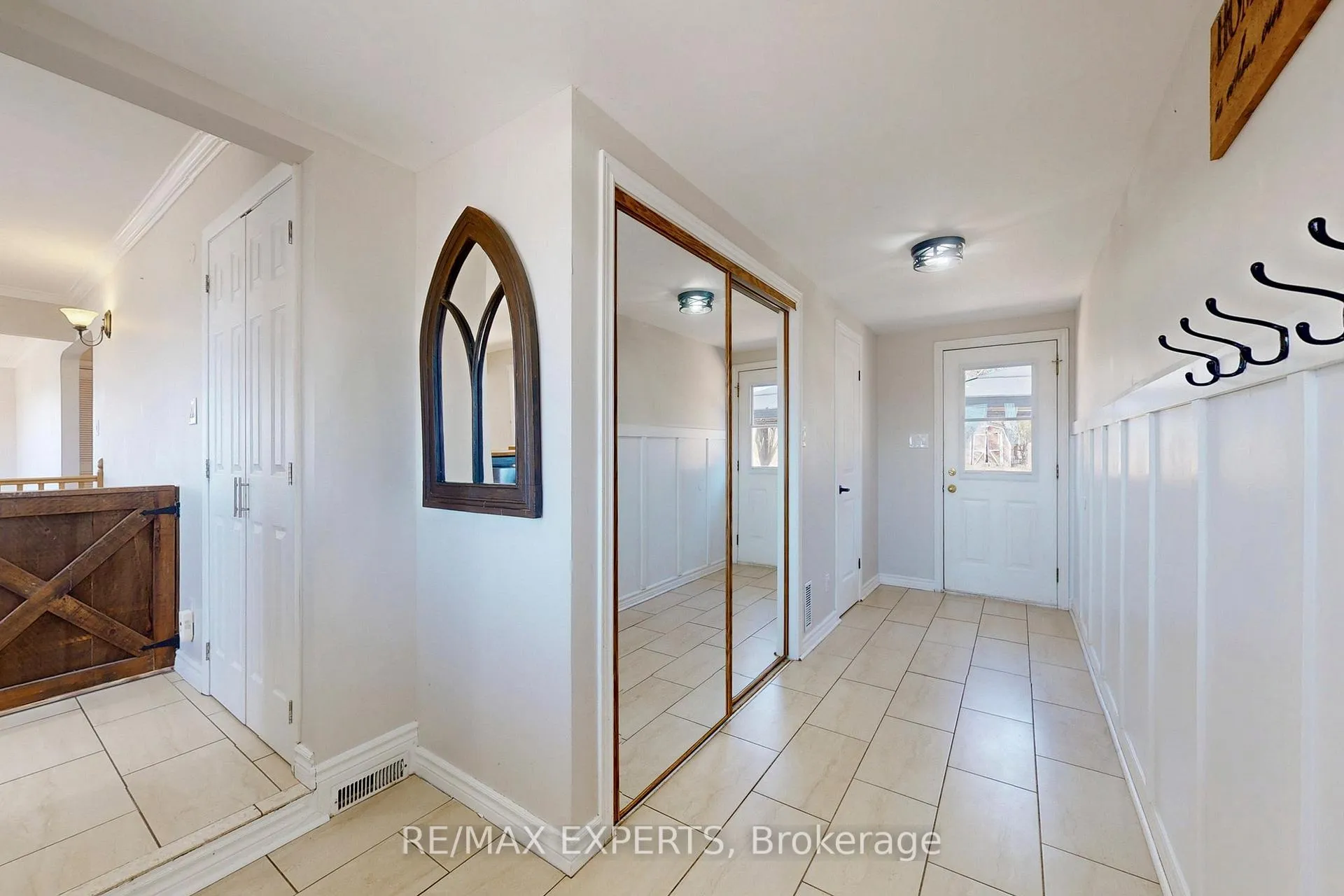 Photo 25 of 2088 Killarney Beach Road, Innisfil, Rural Innisfil — HOMEH