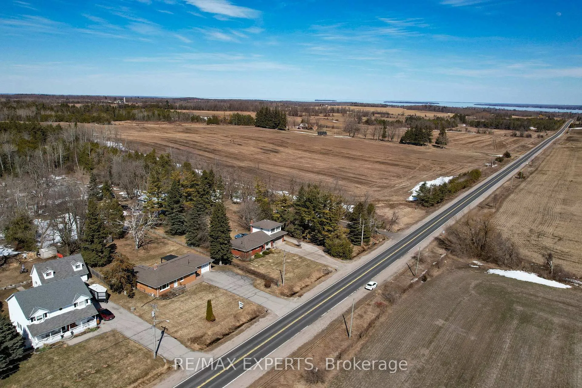 Photo 43 of 2088 Killarney Beach Road, Innisfil, Rural Innisfil — HOMEH