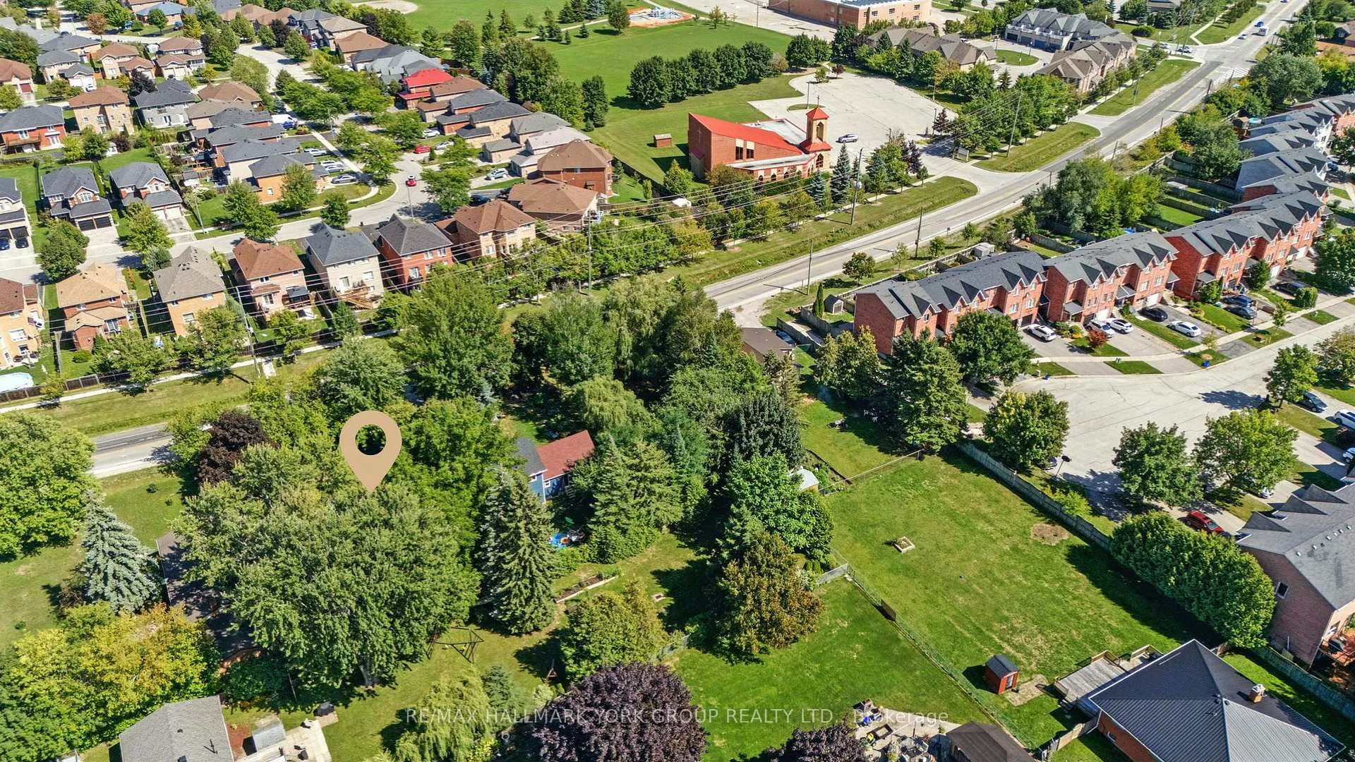Photo 6 of 136A Metro Road N, Georgina, Historic Lakeshore Communities — HOMEH