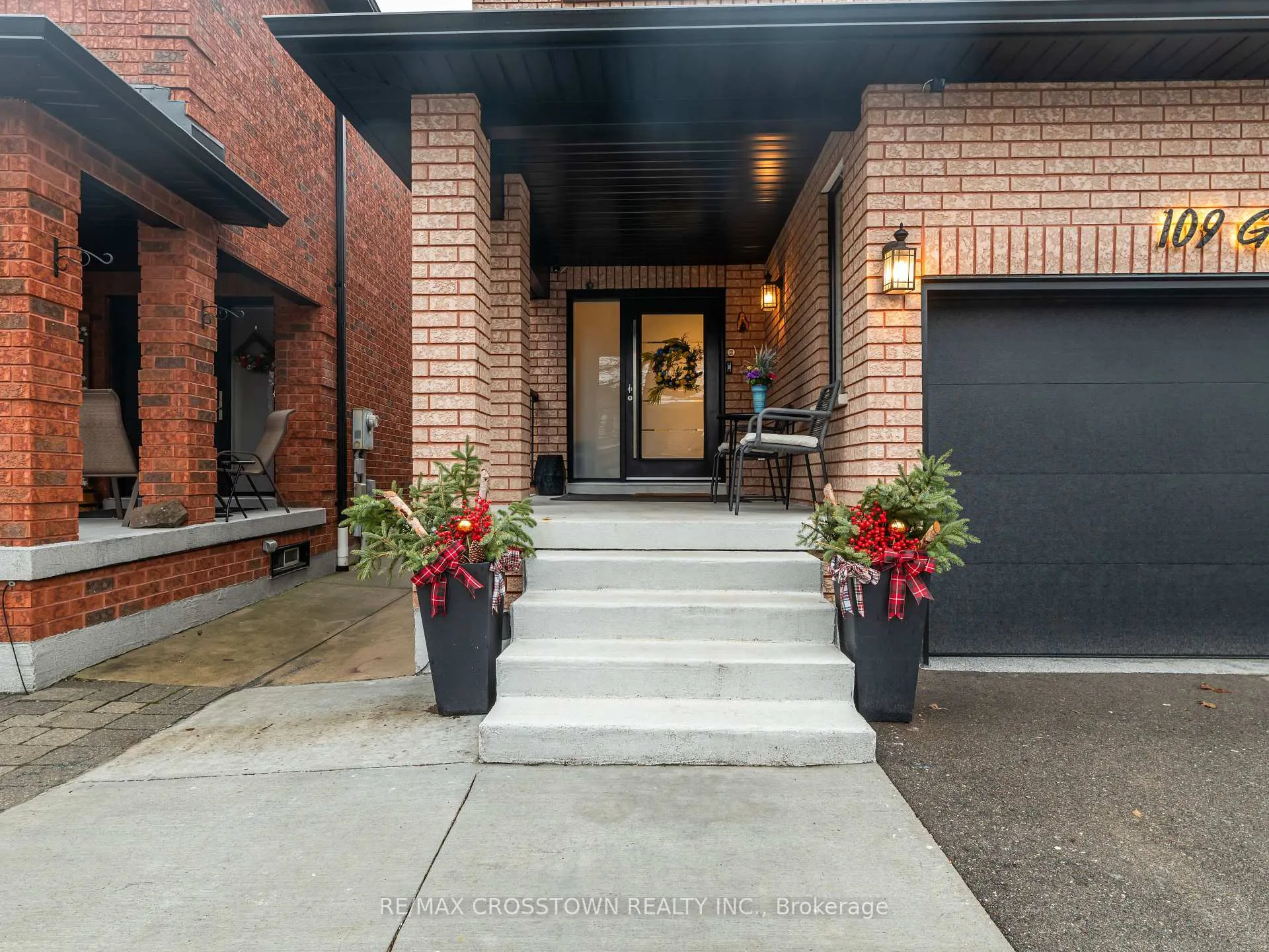 Photo 2 of 109 Golden Gate Circle, Vaughan, Sonoma Heights — HOMEH
