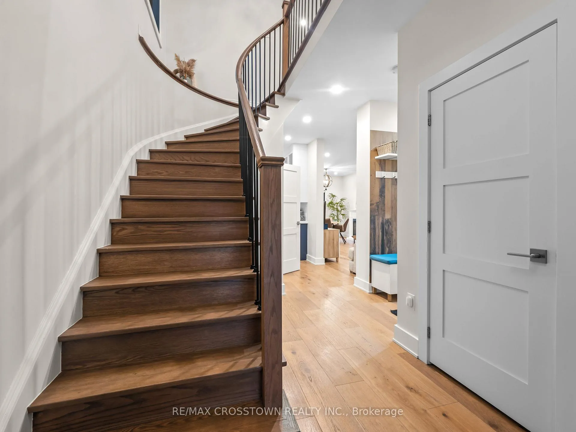 Photo 5 of 109 Golden Gate Circle, Vaughan, Sonoma Heights — HOMEH