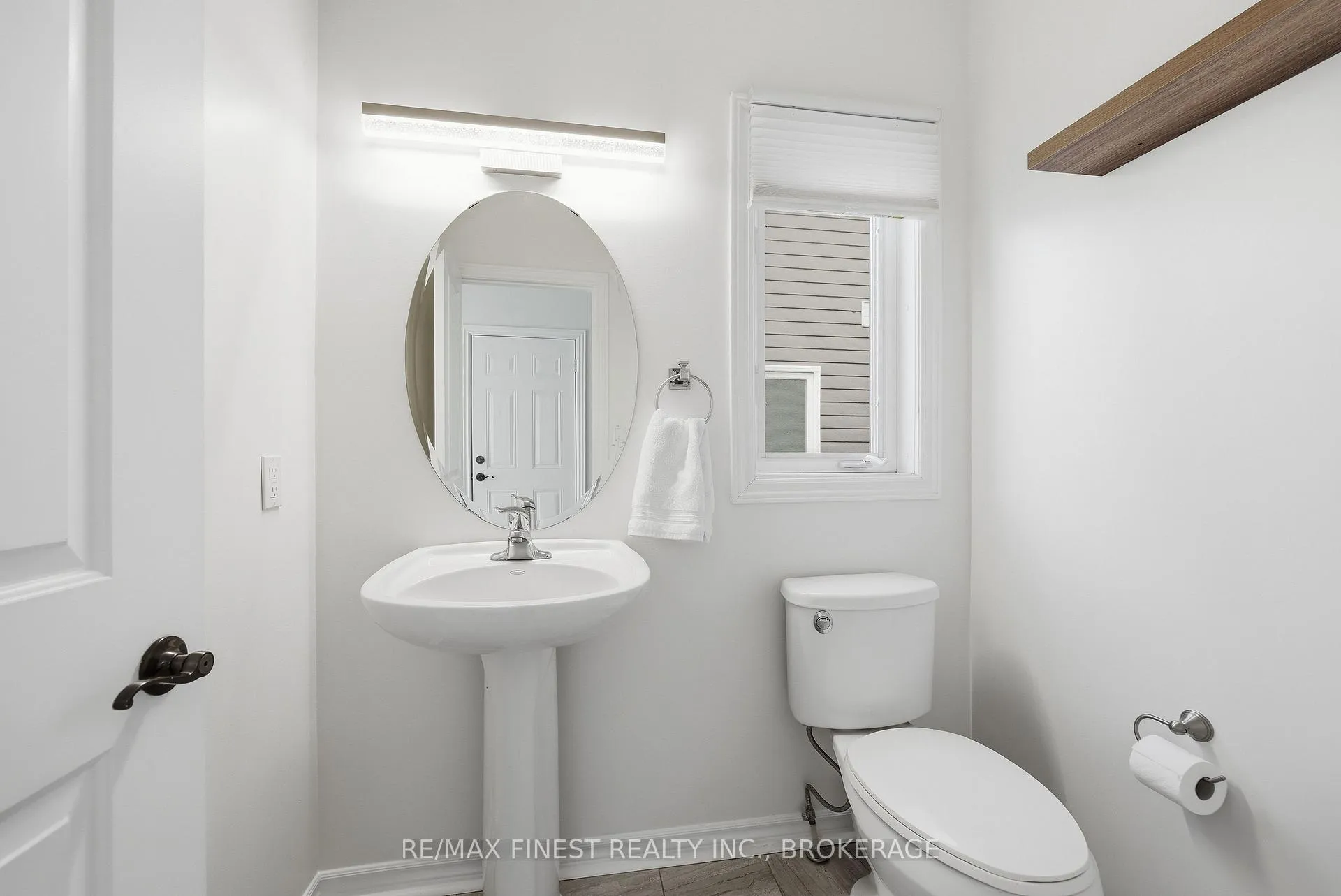 Photo 16 of 108 Pratt Drive, Loyalist, Amherstview — HOMEH