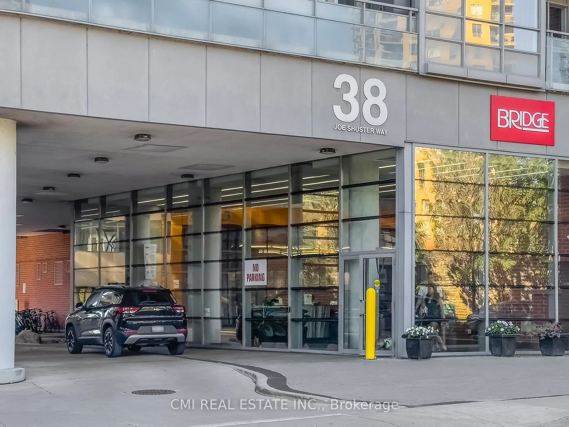 Photo 2 of Unit 725, 38 Joe Shuster Way, Toronto, South Parkdale — HOMEH