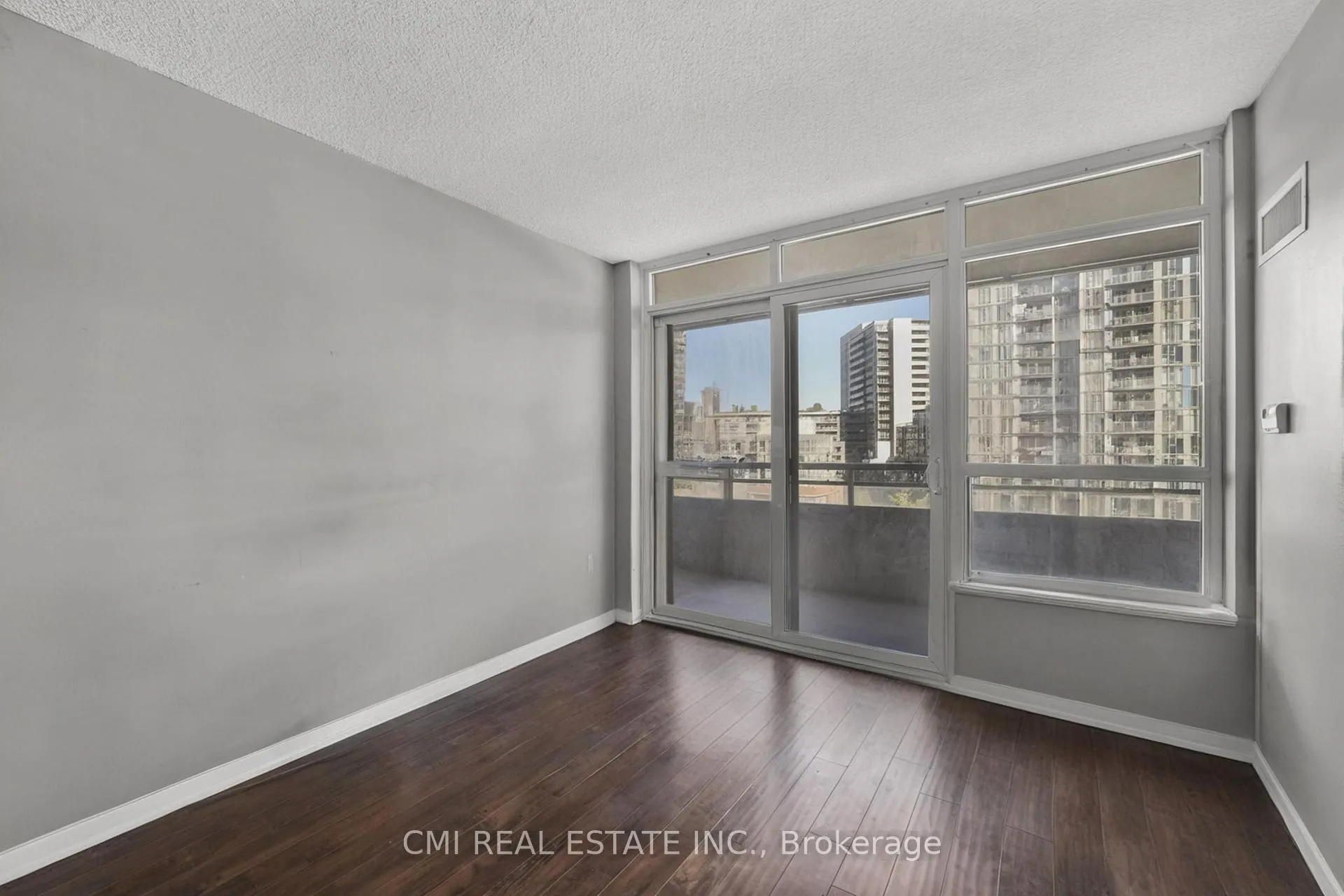 Photo 6 of Unit 725, 38 Joe Shuster Way, Toronto, South Parkdale — HOMEH